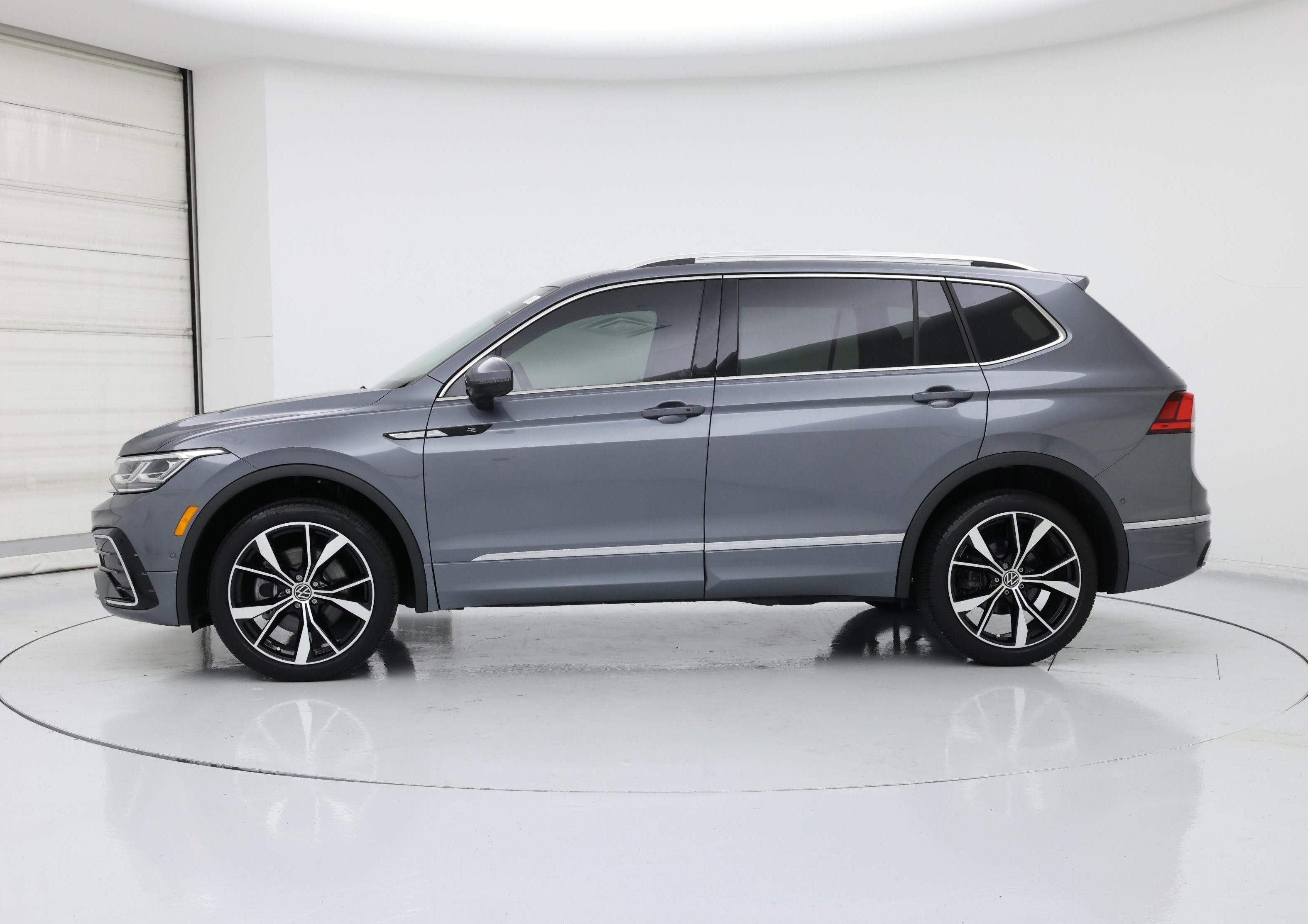 Thumbnail: 2022 Volkswagen Tiguan - 3