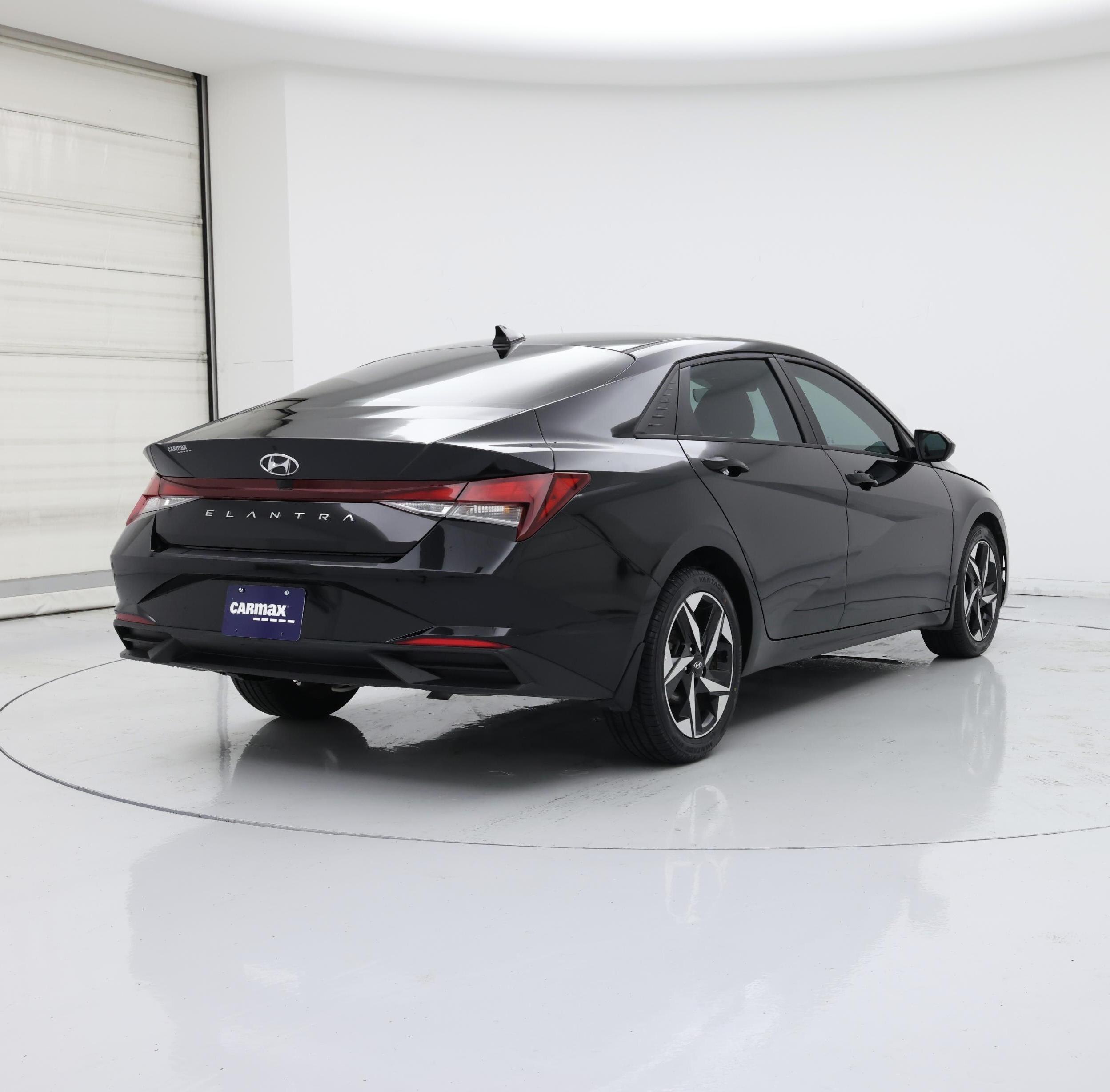 Thumbnail: 2023 Hyundai Elantra - 8