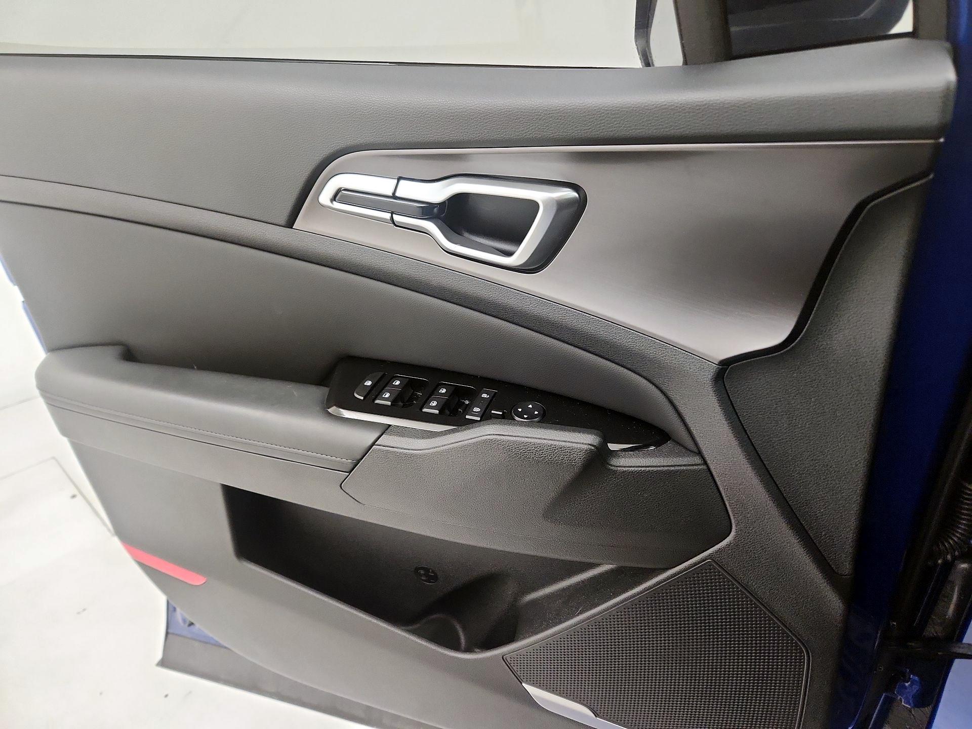 Thumbnail: 2023 Kia Sportage - 12