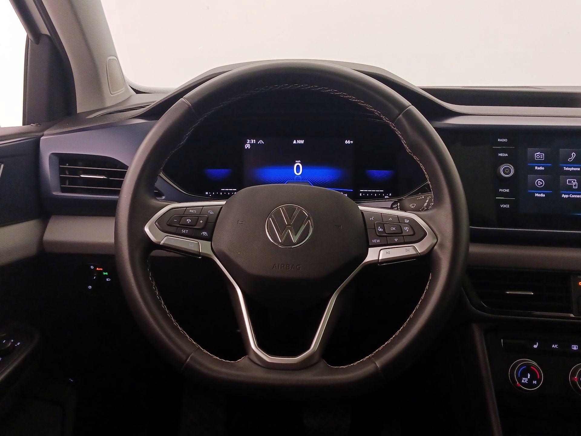 Thumbnail: 2022 Volkswagen Taos - 10