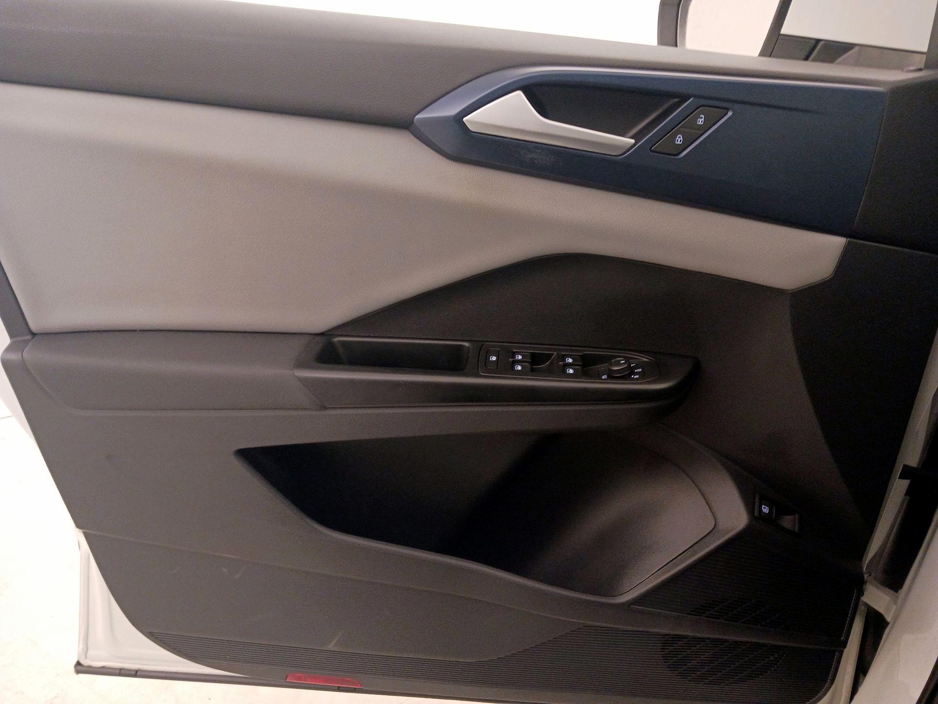 Thumbnail: 2022 Volkswagen Taos - 12