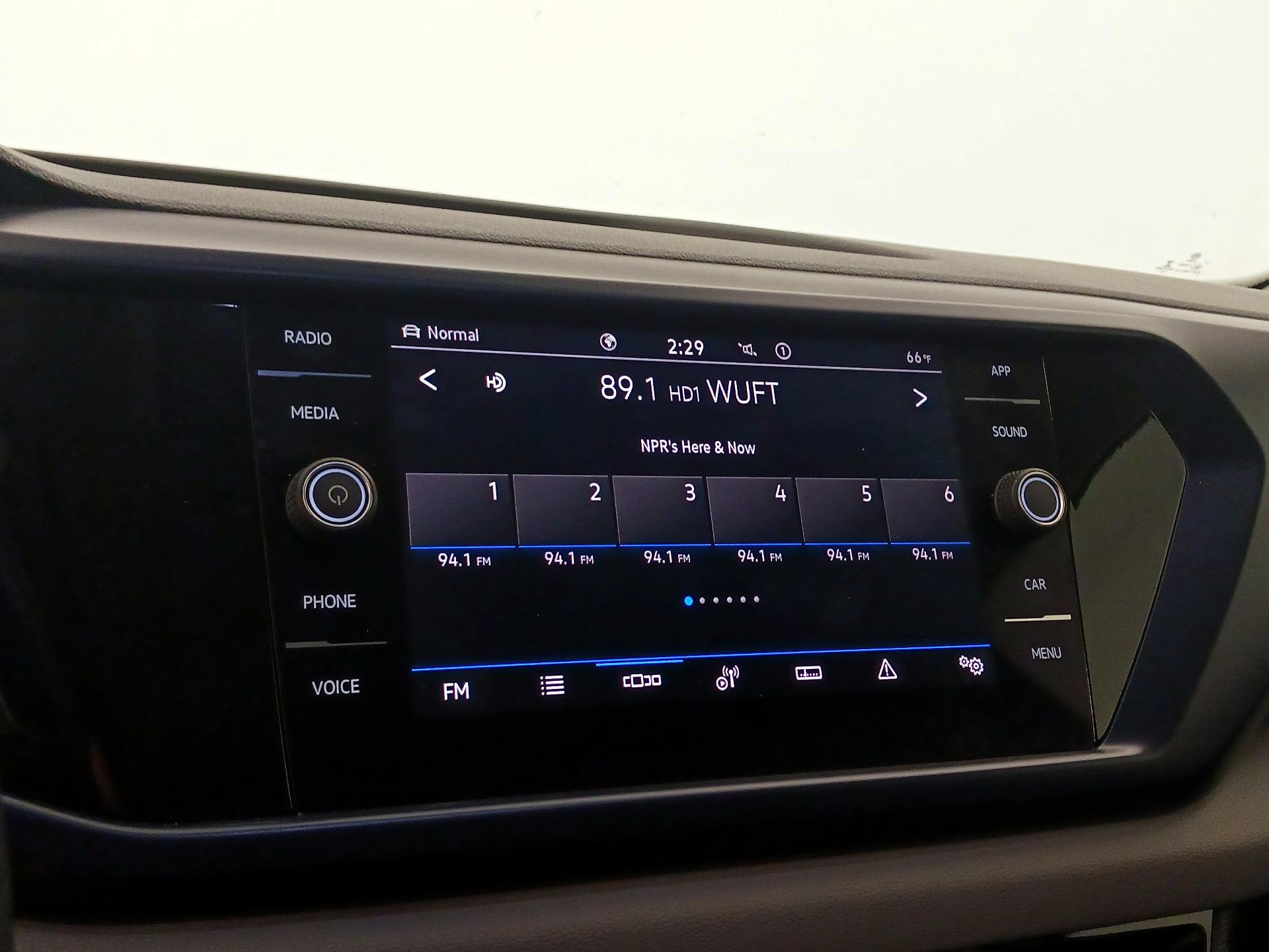 Thumbnail: 2022 Volkswagen Taos - 15