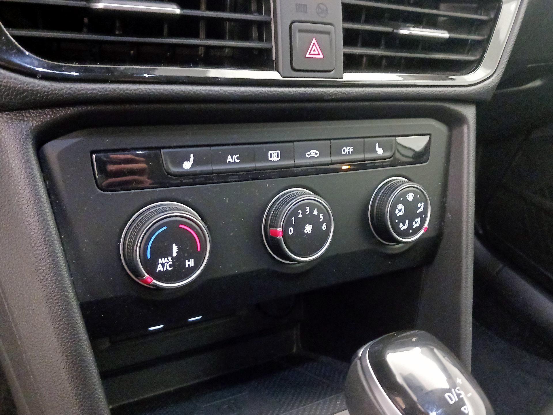 Thumbnail: 2022 Volkswagen Taos - 16