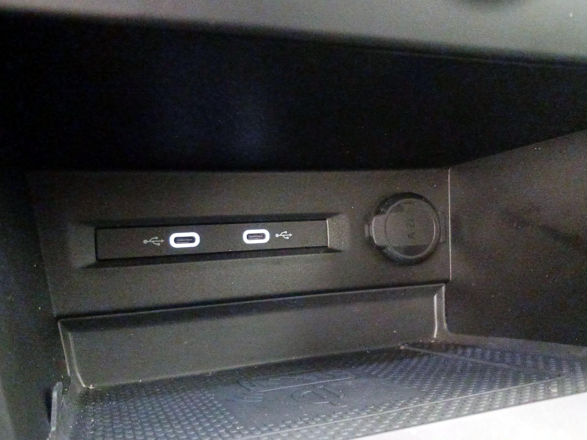 Thumbnail: 2022 Volkswagen Taos - 18