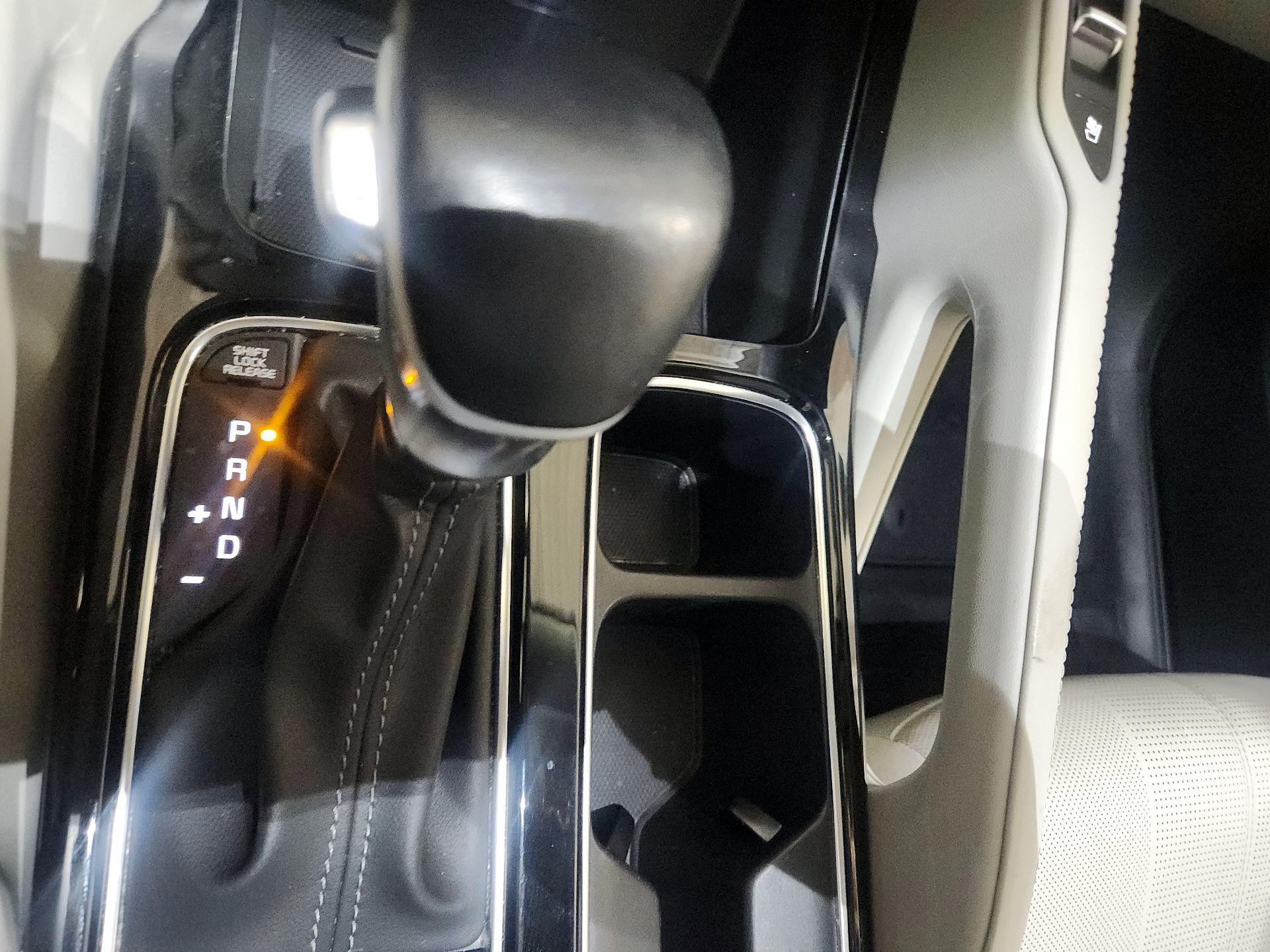 Thumbnail: 2021 Kia Telluride - 18