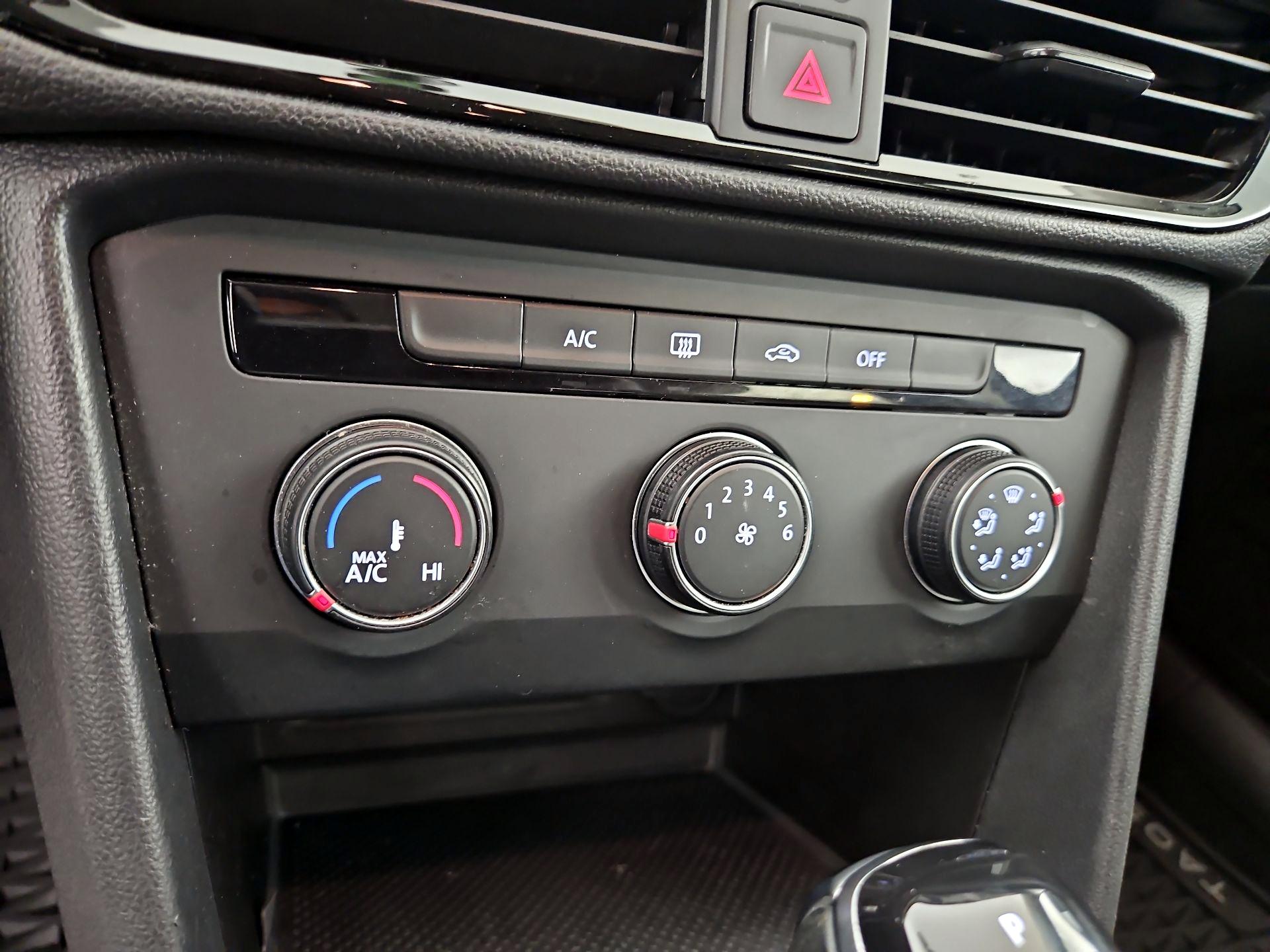 Thumbnail: 2022 Volkswagen Taos - 16