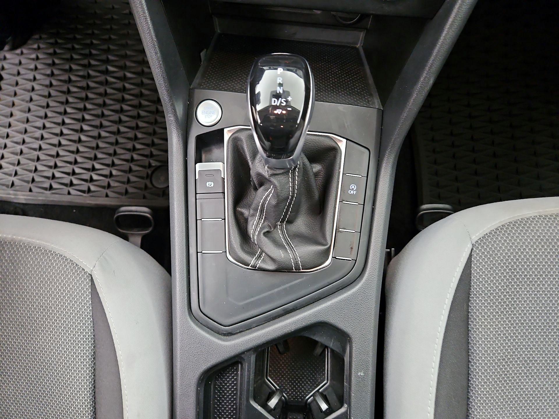 Thumbnail: 2022 Volkswagen Taos - 17