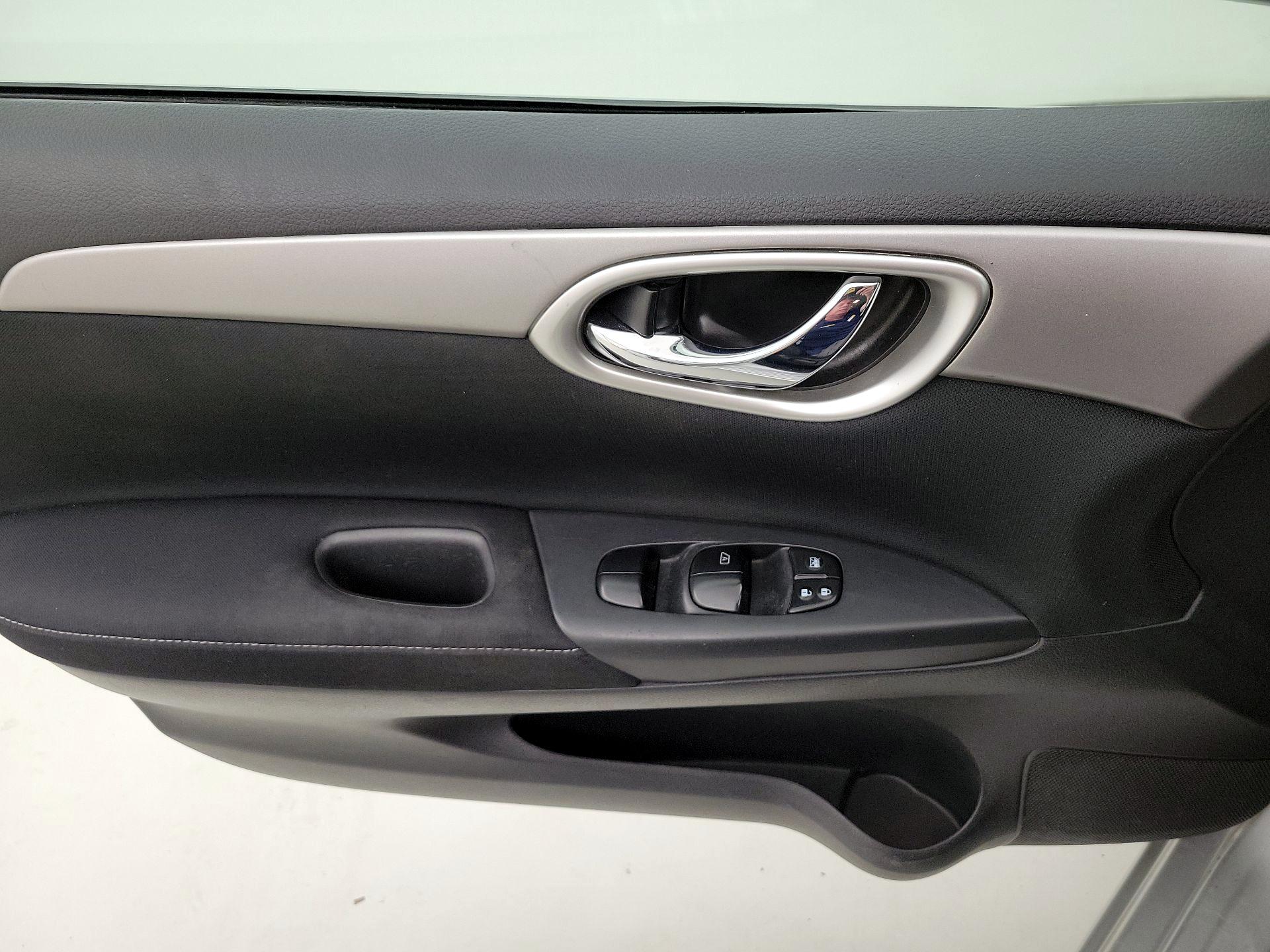 Thumbnail: 2015 Nissan Sentra - 12