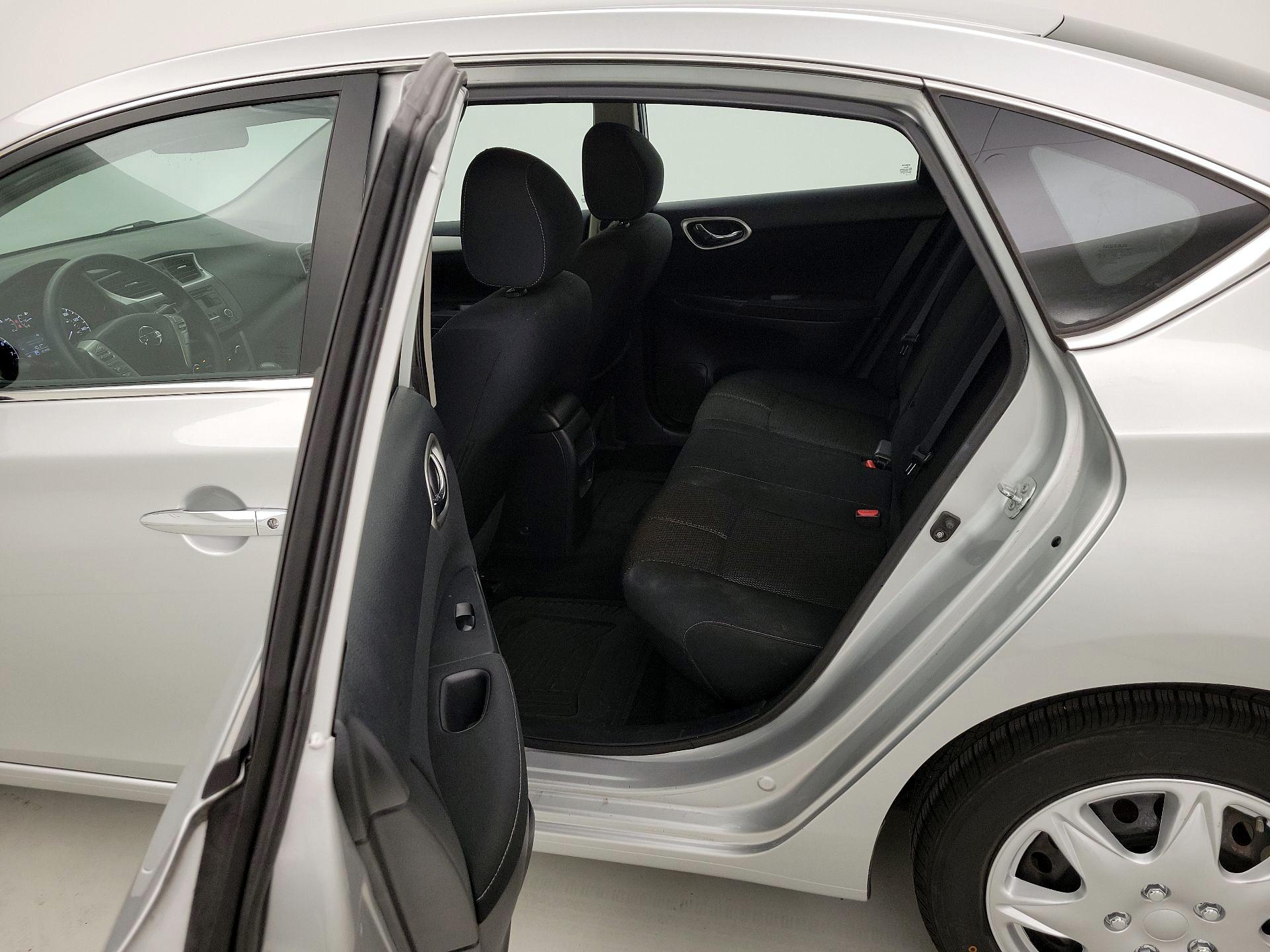 Thumbnail: 2015 Nissan Sentra - 18