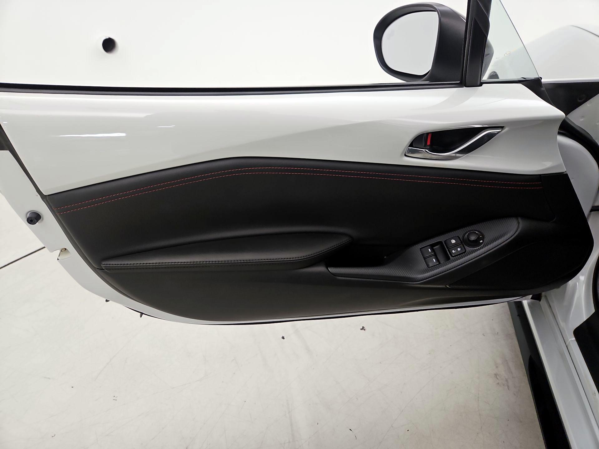 Thumbnail: 2018 Mazda MX-5 Miata - 12