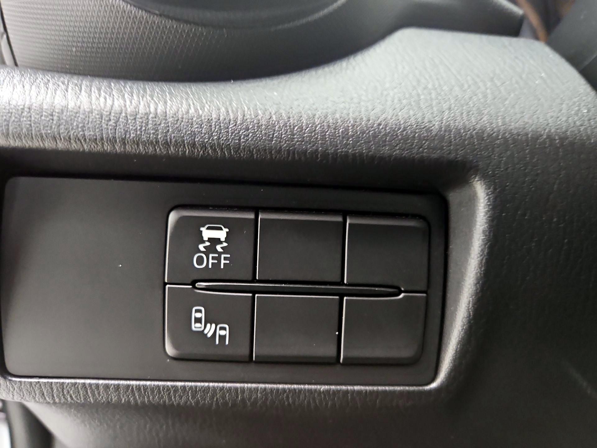 Thumbnail: 2018 Mazda MX-5 Miata - 13