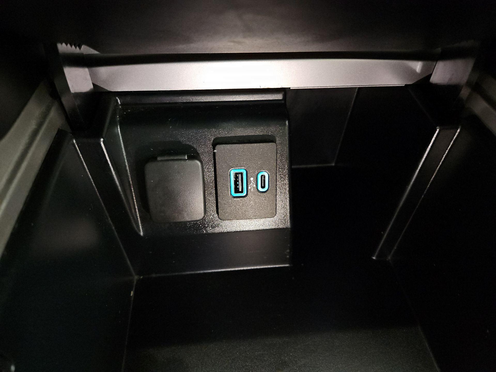 Thumbnail: 2020 Ford Explorer - 19