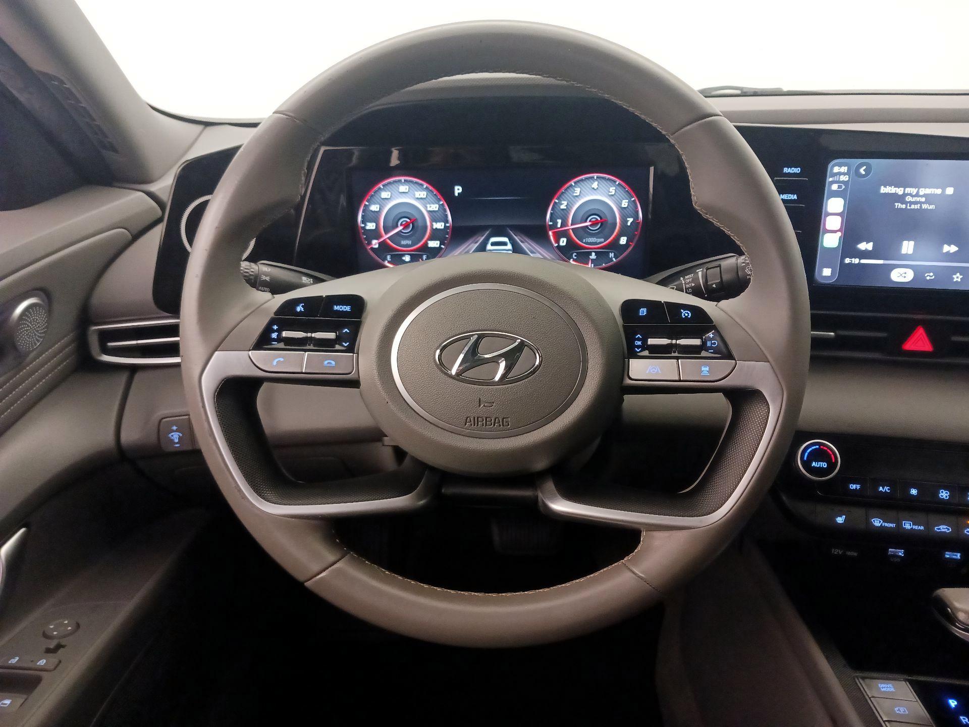 Thumbnail: 2022 Hyundai Elantra - 10