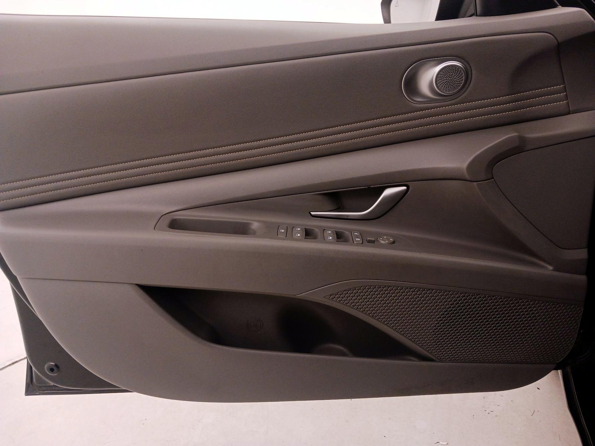 Thumbnail: 2022 Hyundai Elantra - 12