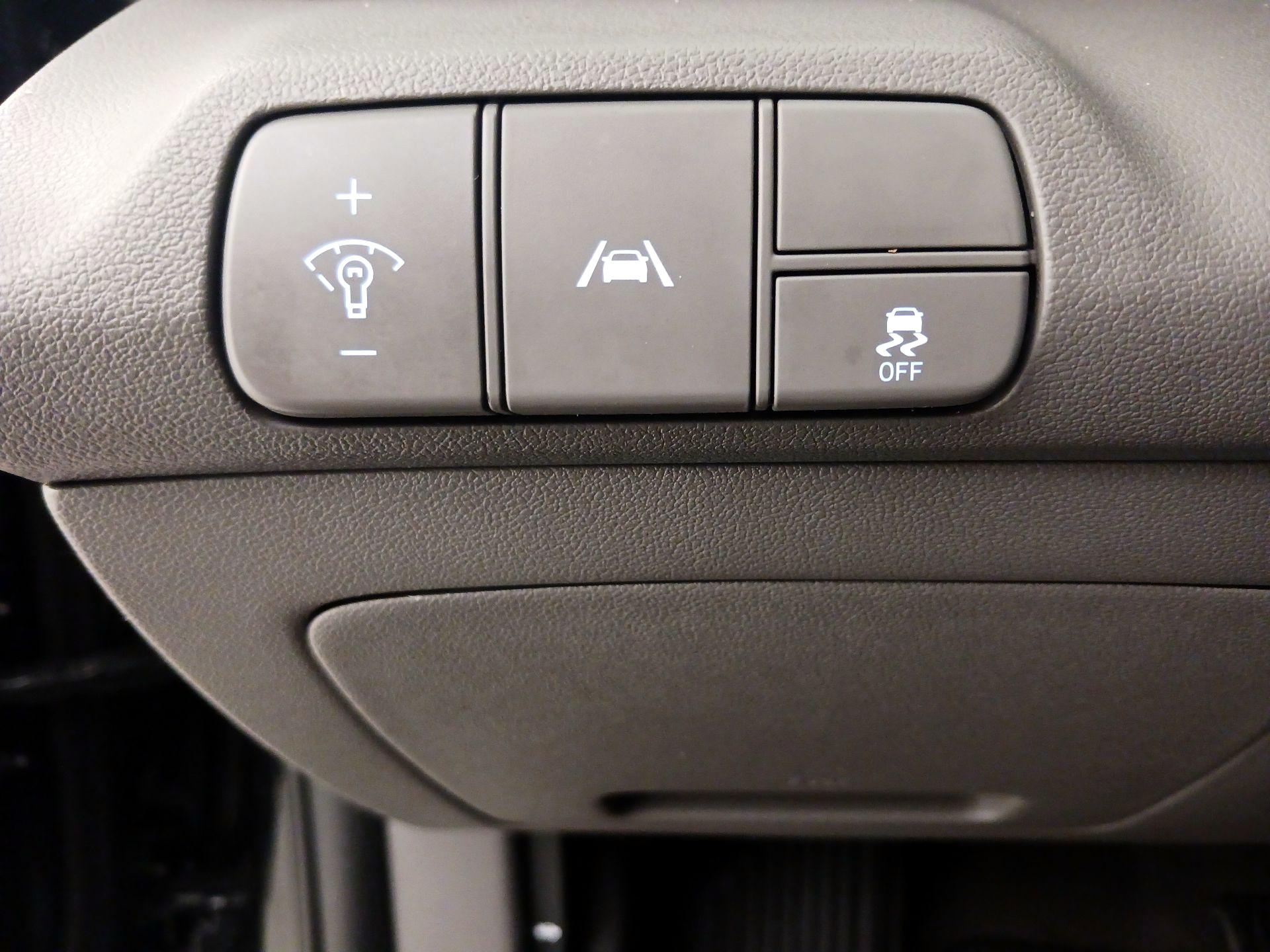 Thumbnail: 2022 Hyundai Elantra - 13