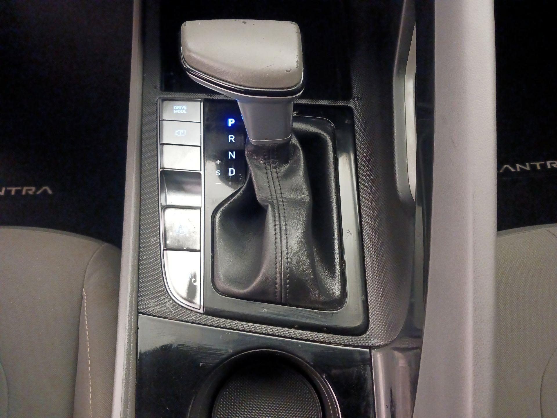 Thumbnail: 2022 Hyundai Elantra - 17