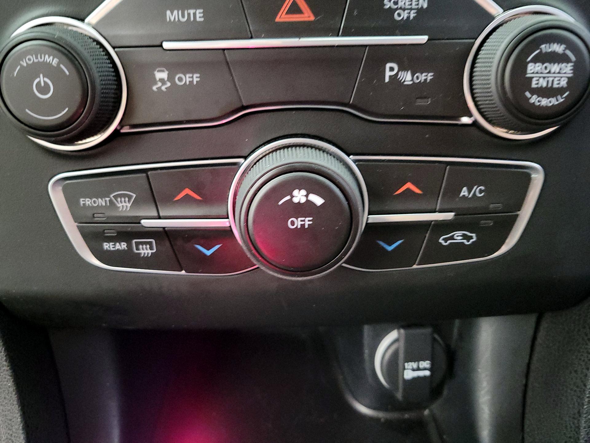 Thumbnail: 2020 Dodge Charger - 16