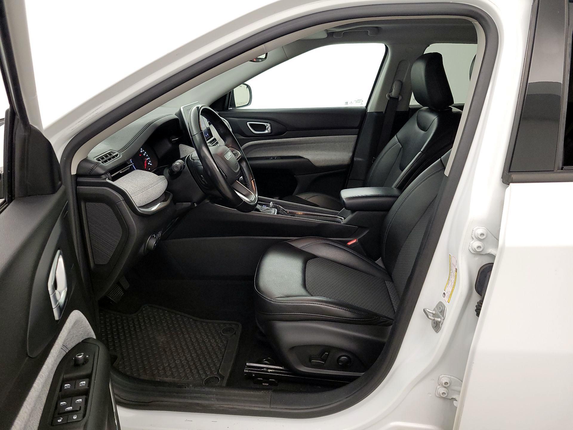 Thumbnail: 2022 Jeep Compass - 11