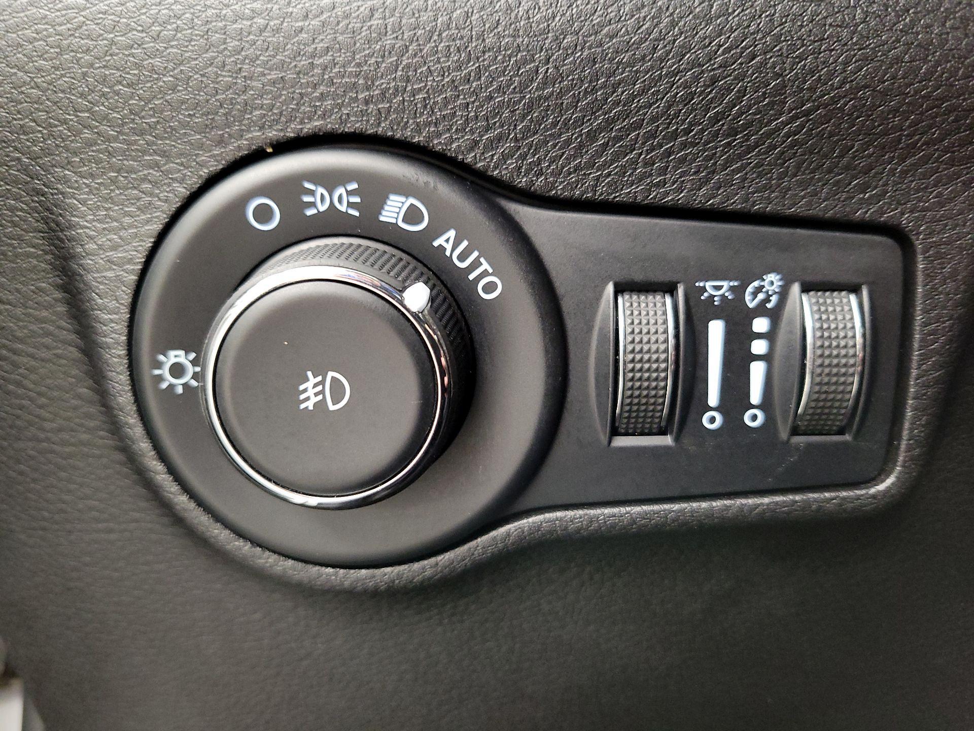 Thumbnail: 2022 Jeep Compass - 13