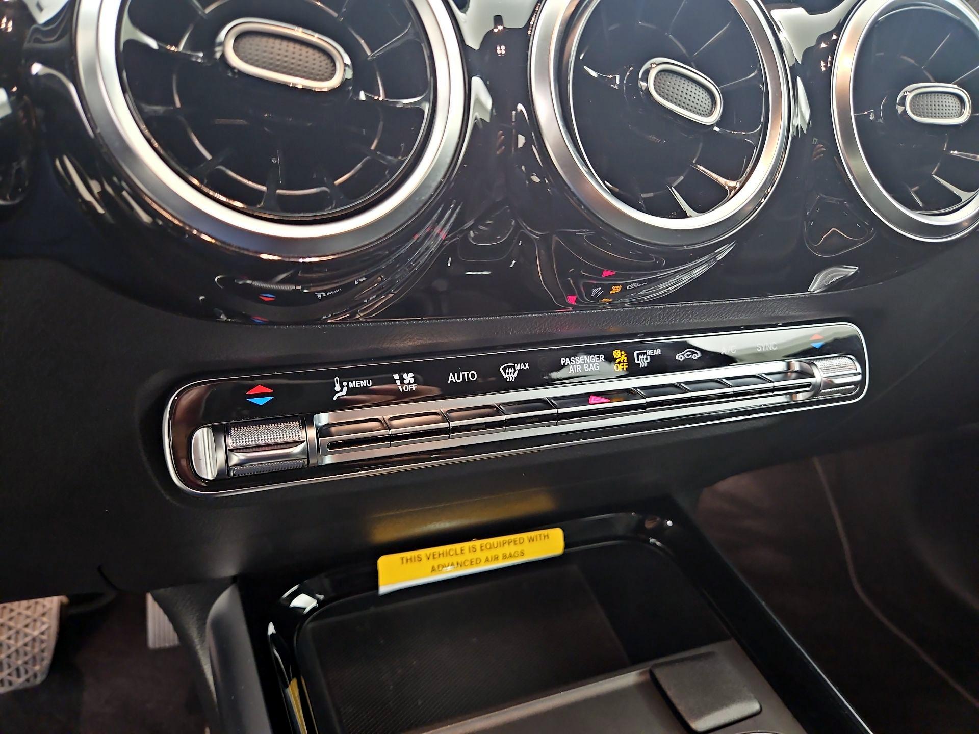 Thumbnail: 2022 Mercedes-Benz GLA - 16