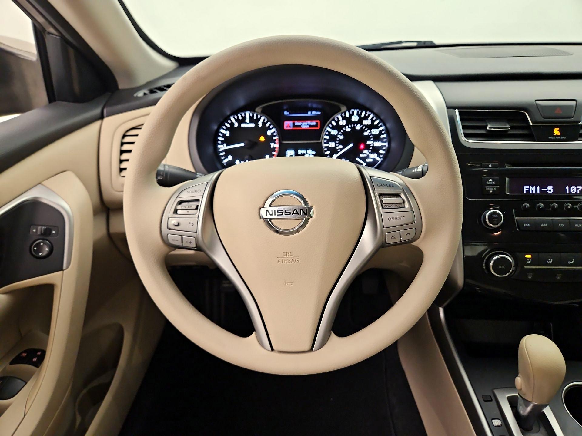 Thumbnail: 2015 Nissan Altima - 10