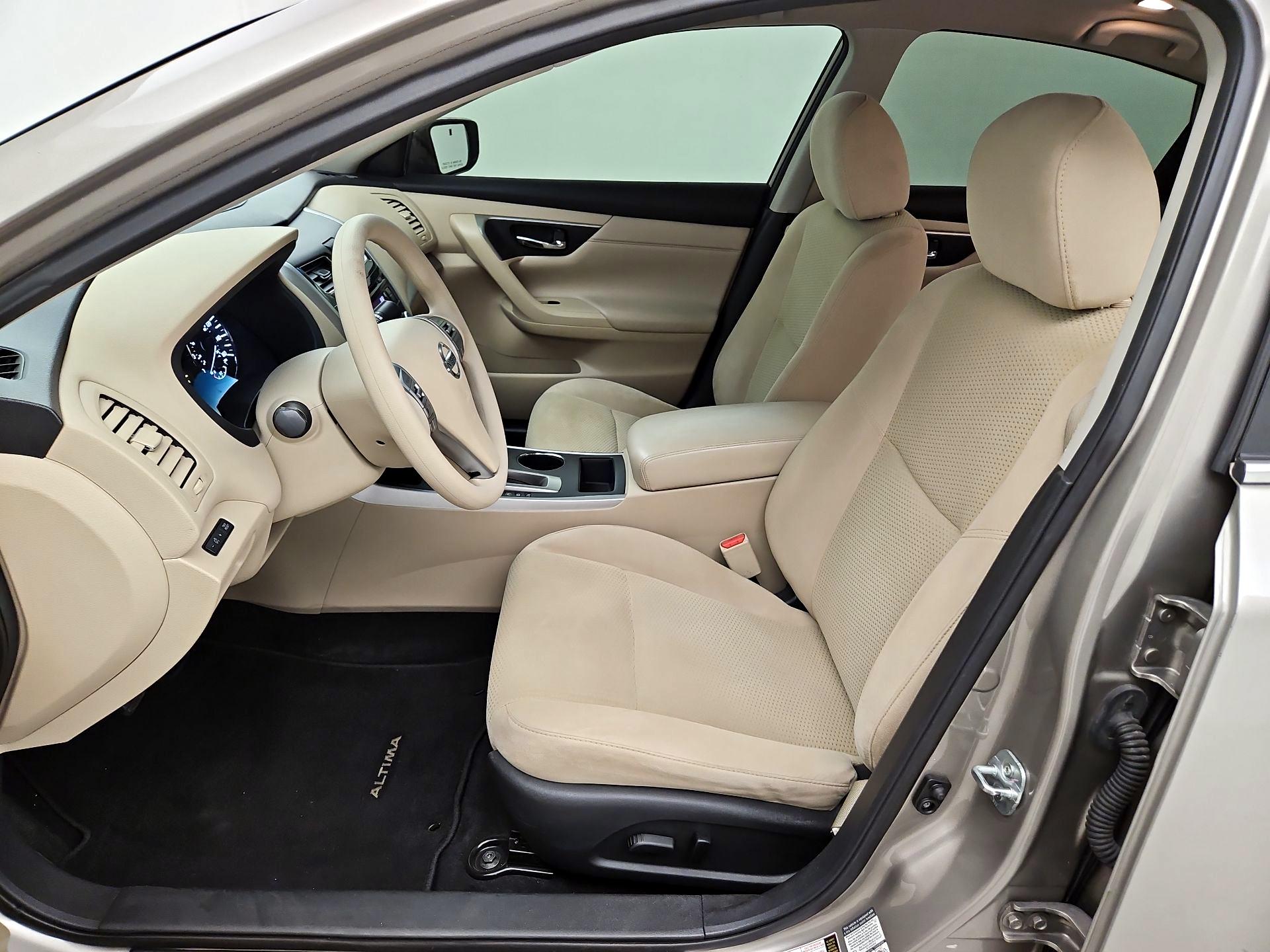 Thumbnail: 2015 Nissan Altima - 11