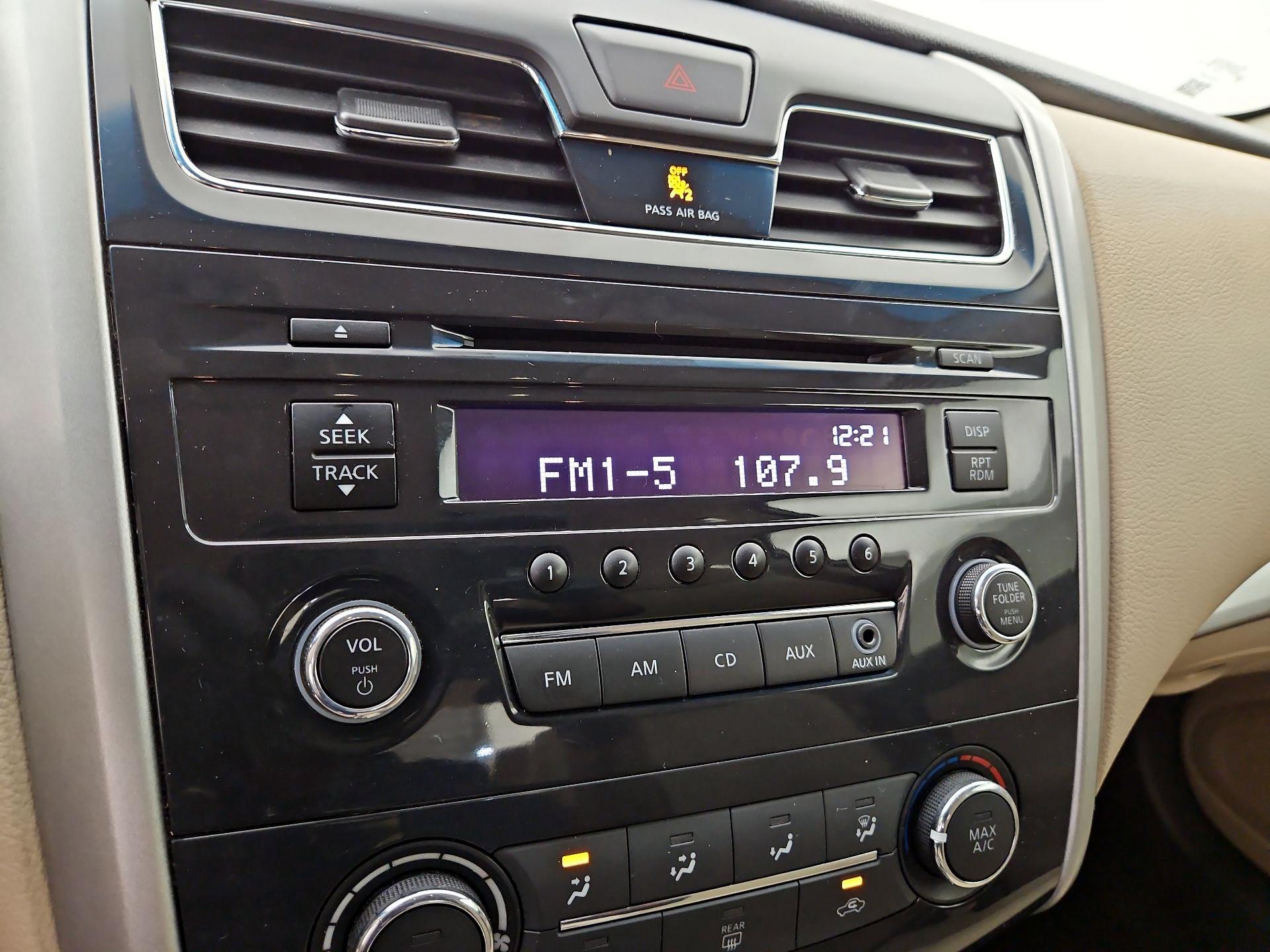 Thumbnail: 2015 Nissan Altima - 14