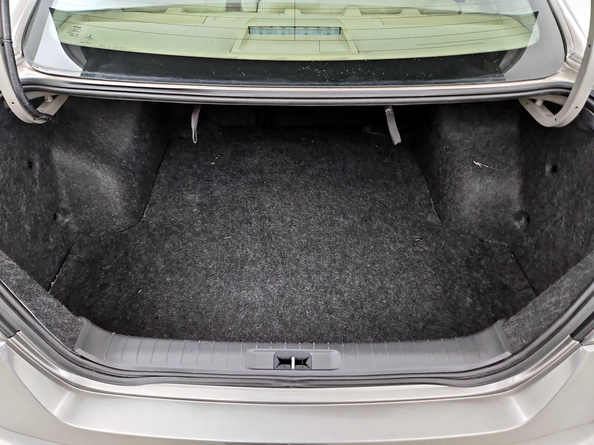 Thumbnail: 2015 Nissan Altima - 18