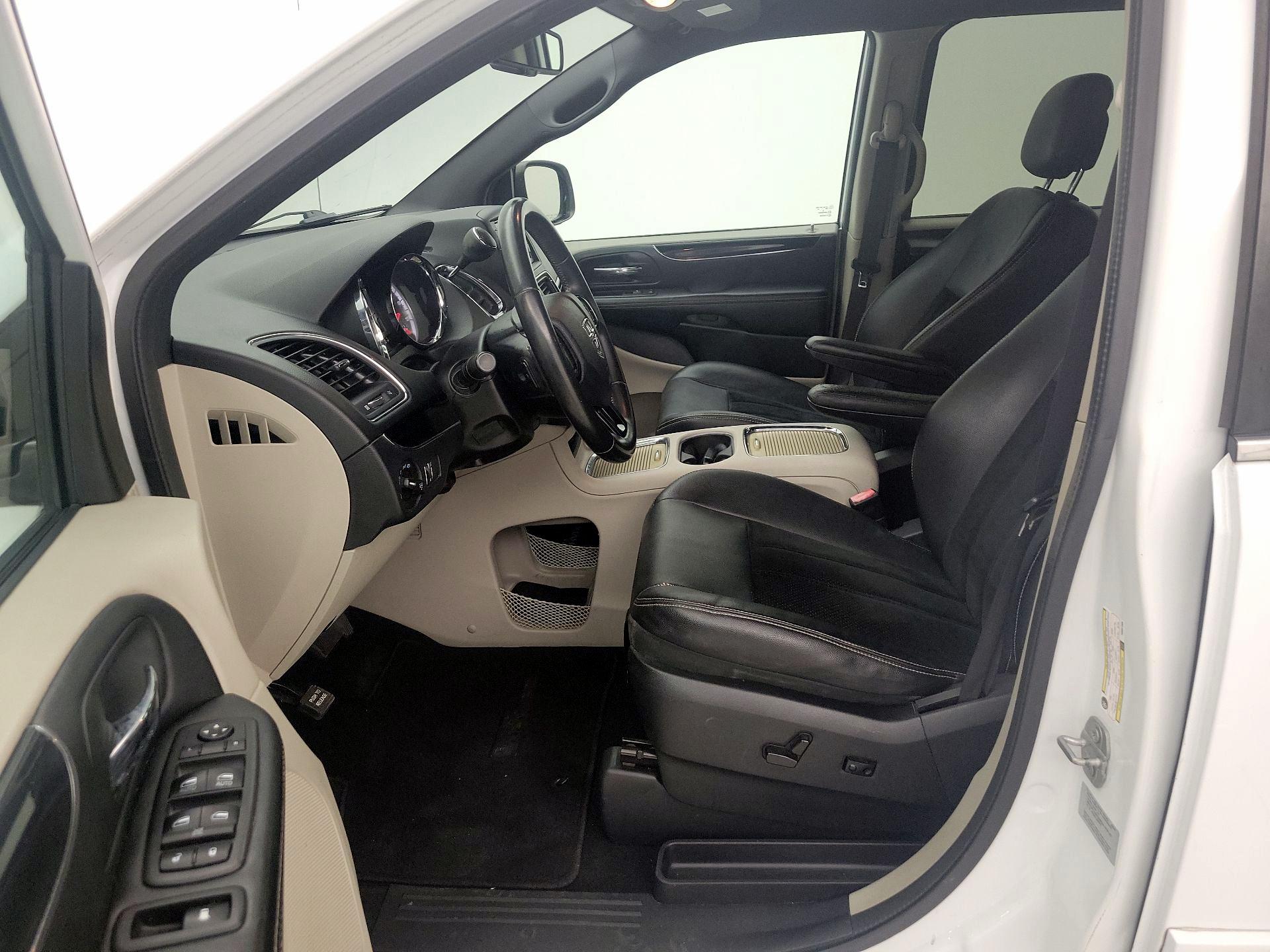 Thumbnail: 2017 Dodge Grand Caravan - 11