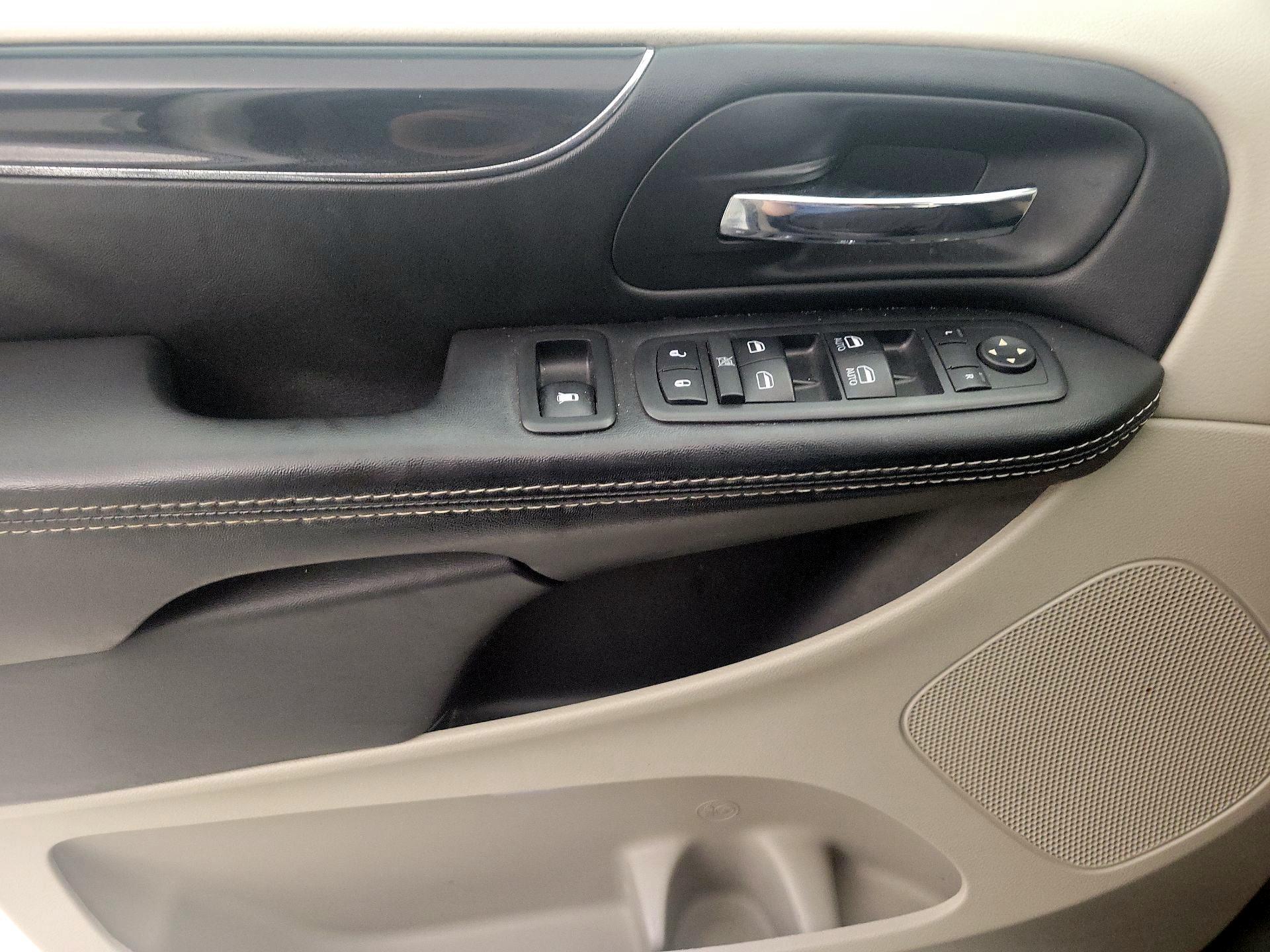 Thumbnail: 2017 Dodge Grand Caravan - 12