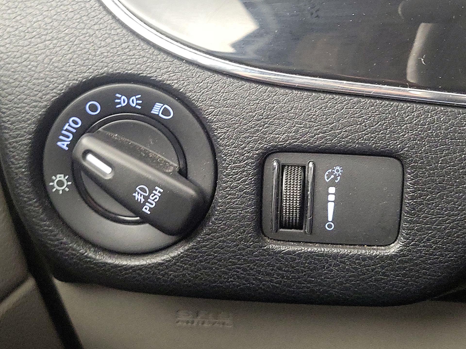 Thumbnail: 2017 Dodge Grand Caravan - 13