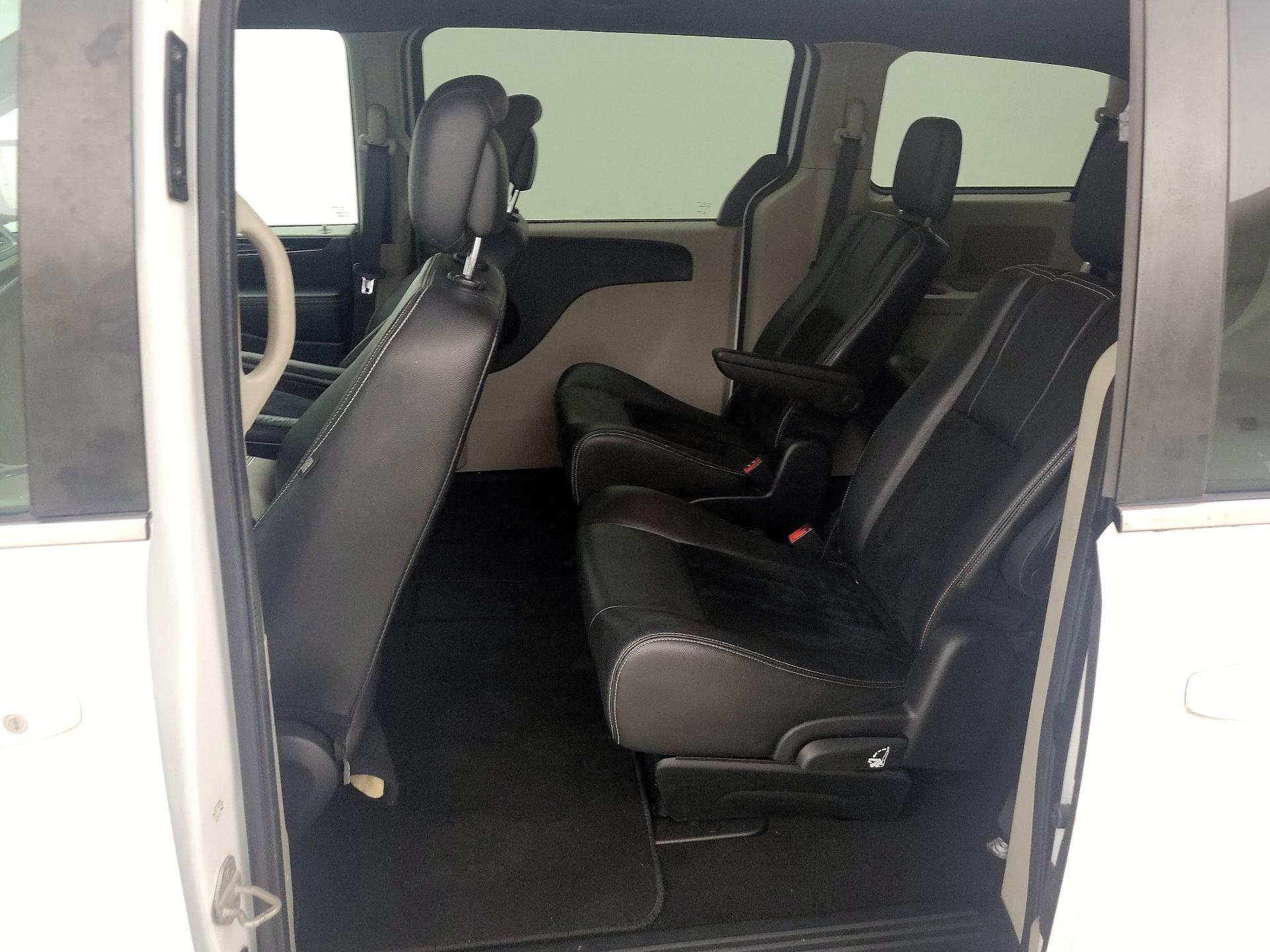 Thumbnail: 2017 Dodge Grand Caravan - 19