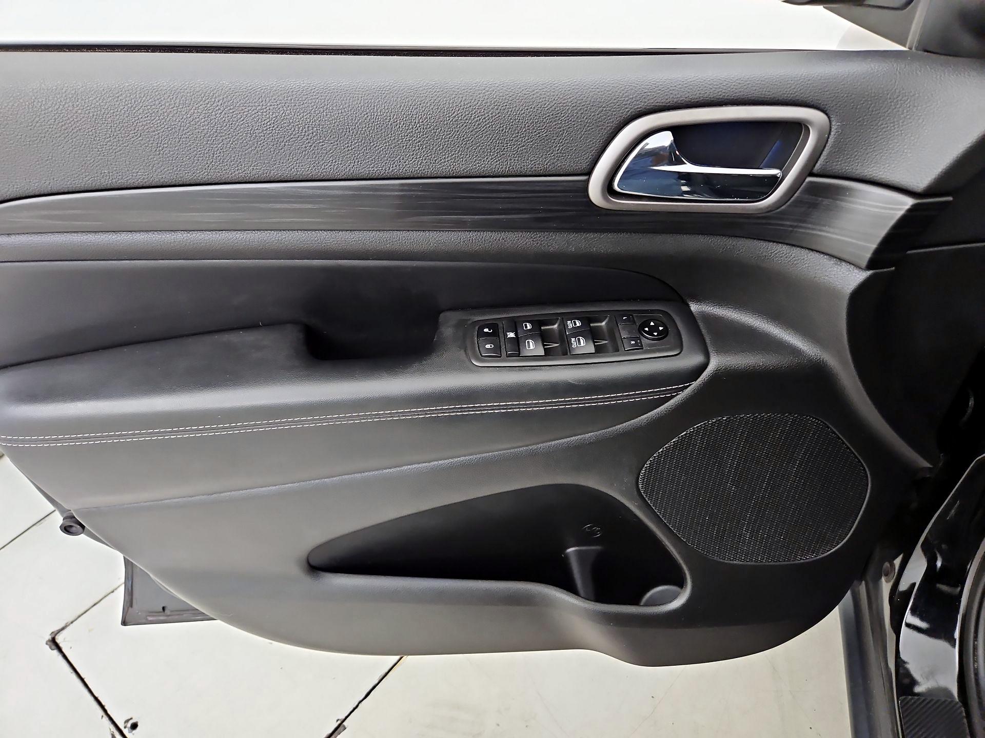 Thumbnail: 2021 Jeep Grand Cherokee - 12