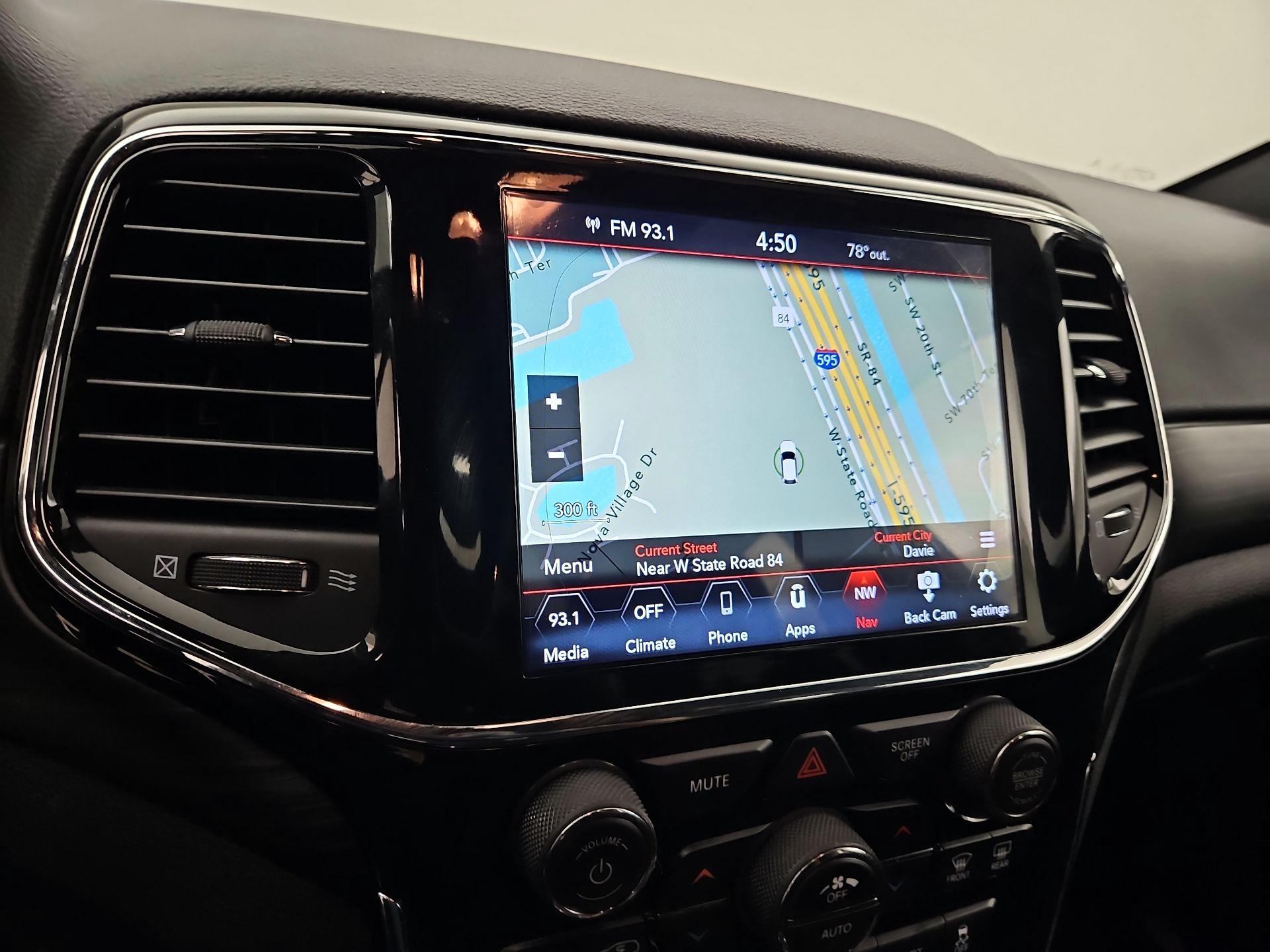 Thumbnail: 2021 Jeep Grand Cherokee - 14