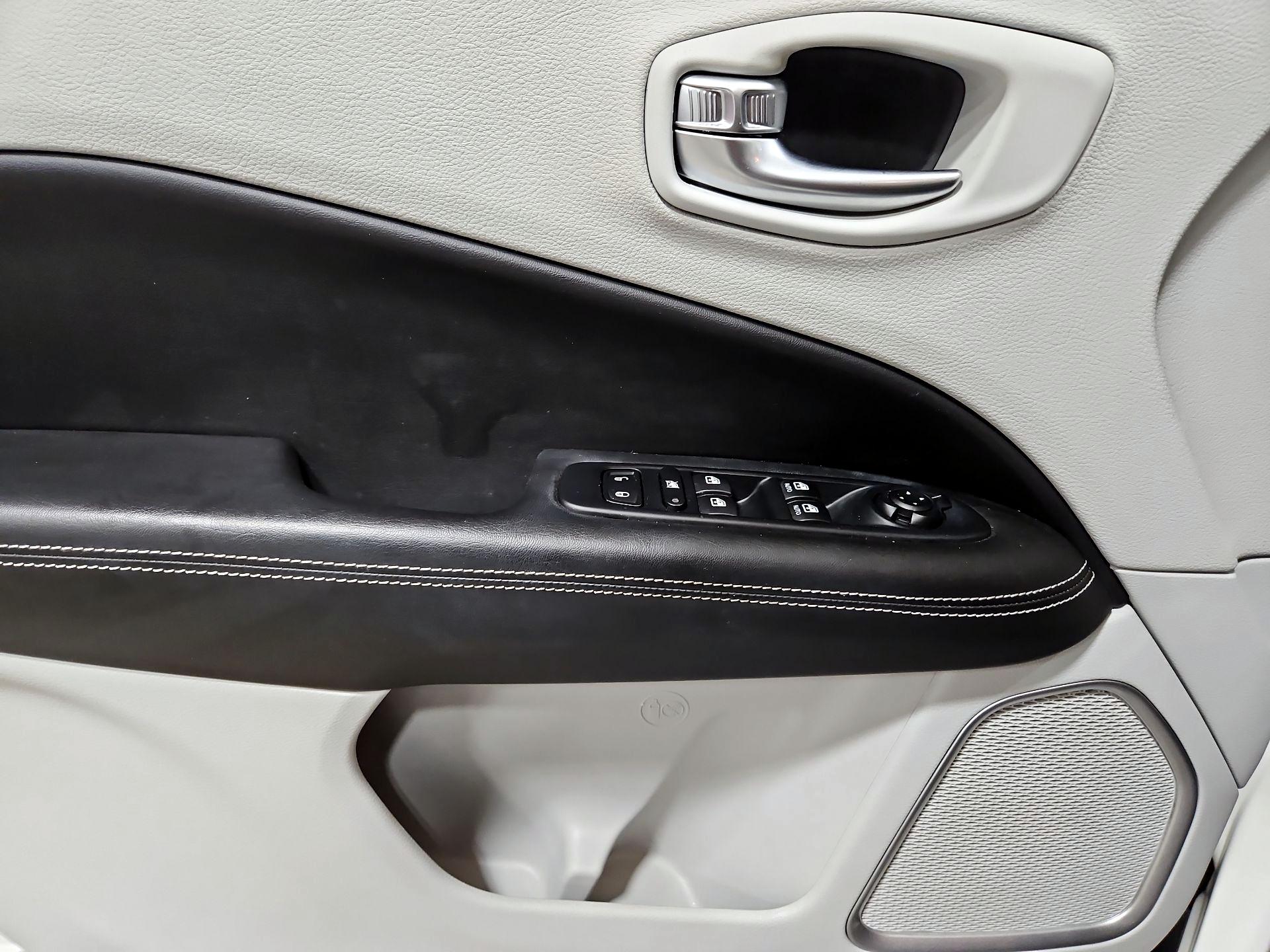 Thumbnail: 2021 Jeep Compass - 12