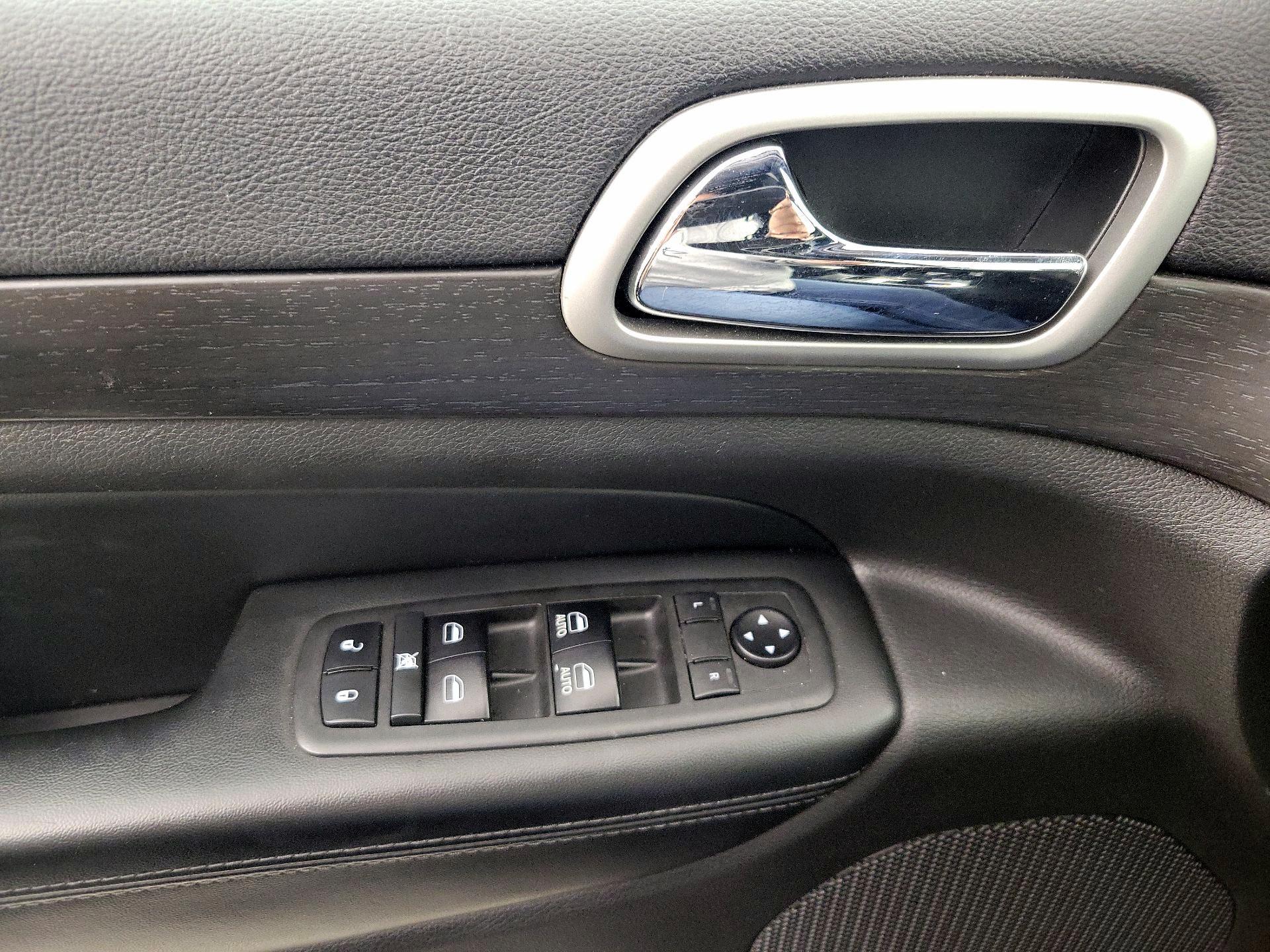 Thumbnail: 2018 Jeep Grand Cherokee - 12