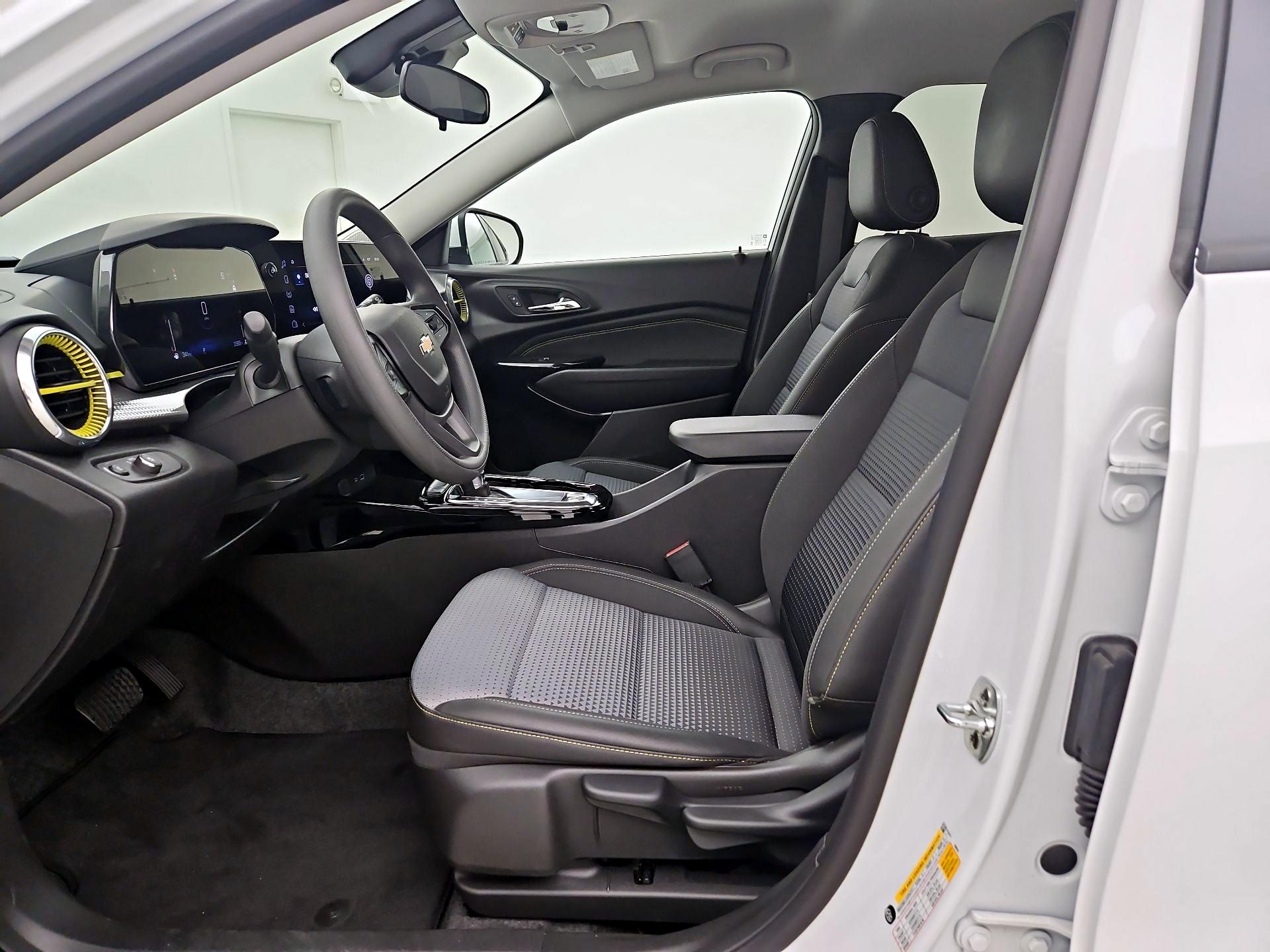 Thumbnail: 2025 Chevrolet Trax - 11