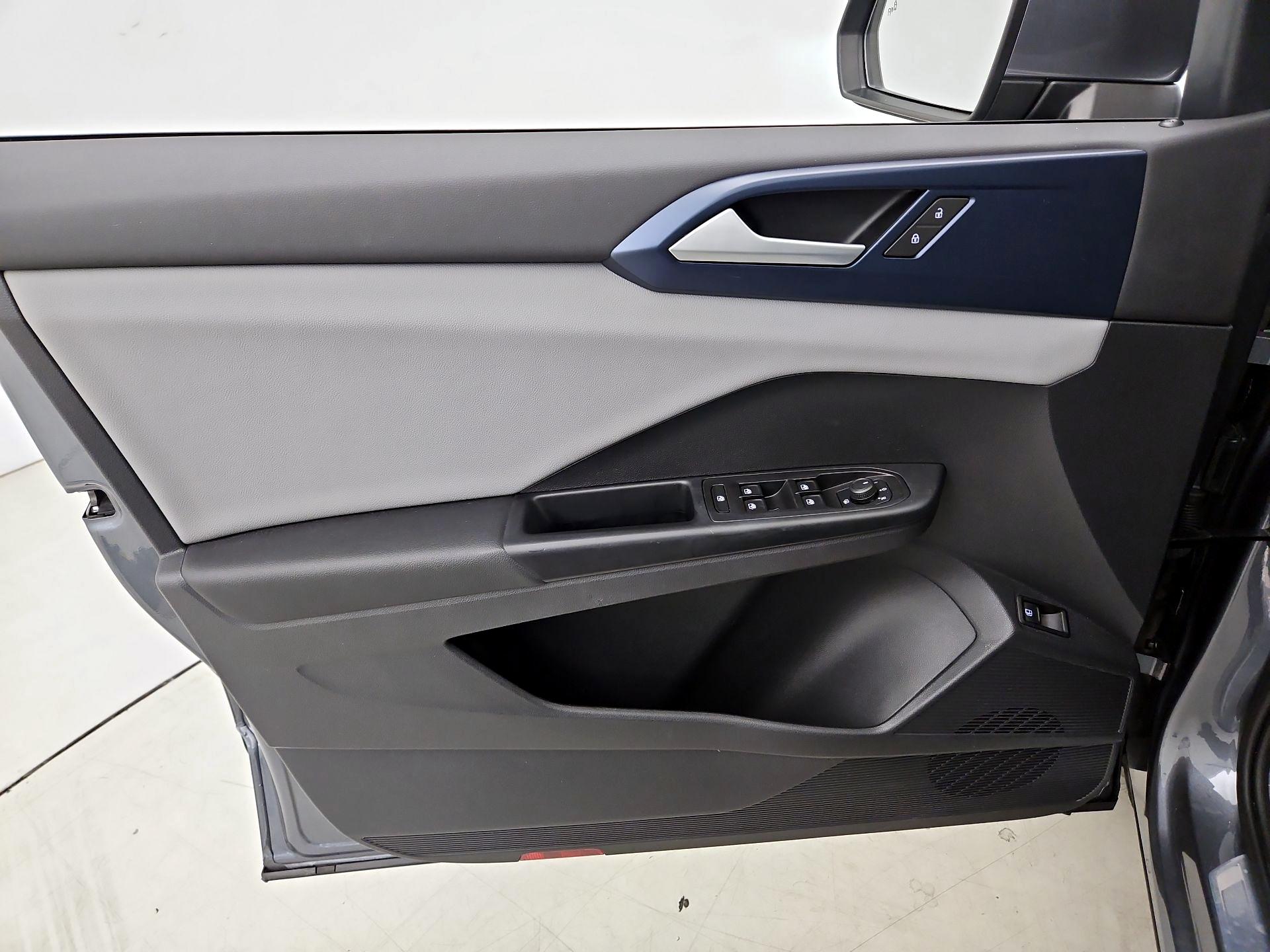 Thumbnail: 2022 Volkswagen Taos - 12