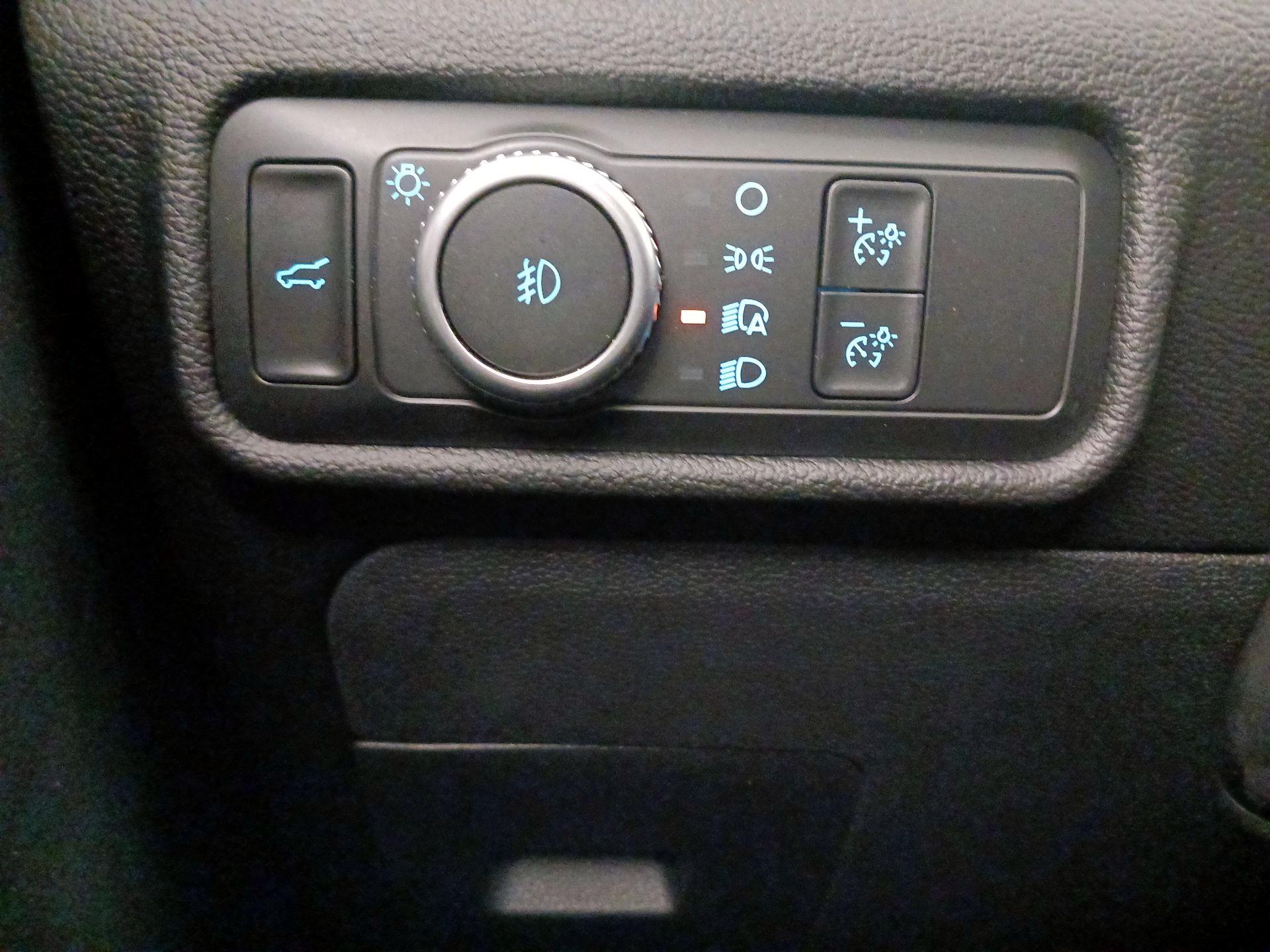 Thumbnail: 2022 Ford Explorer - 12