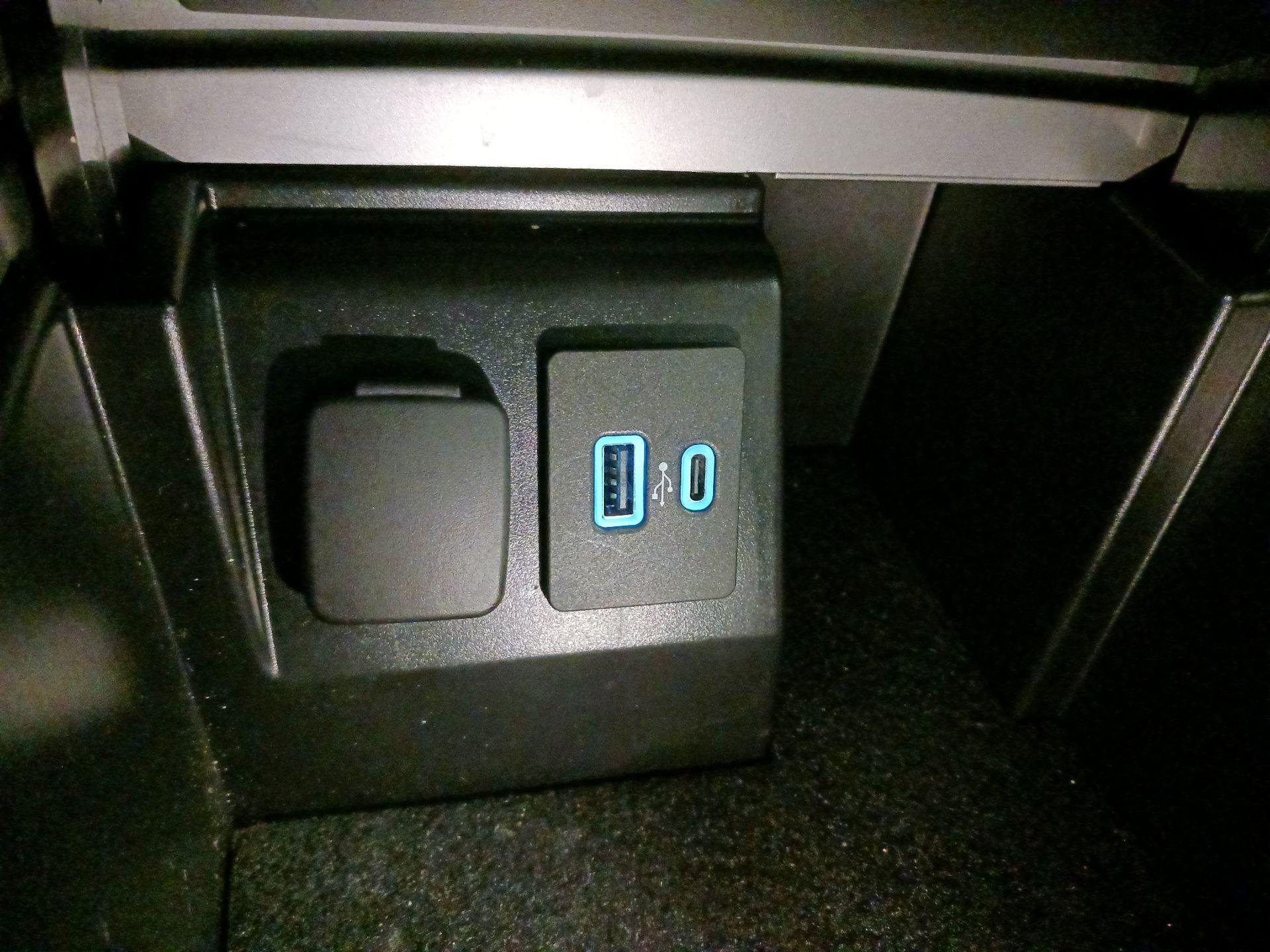 Thumbnail: 2022 Ford Explorer - 19