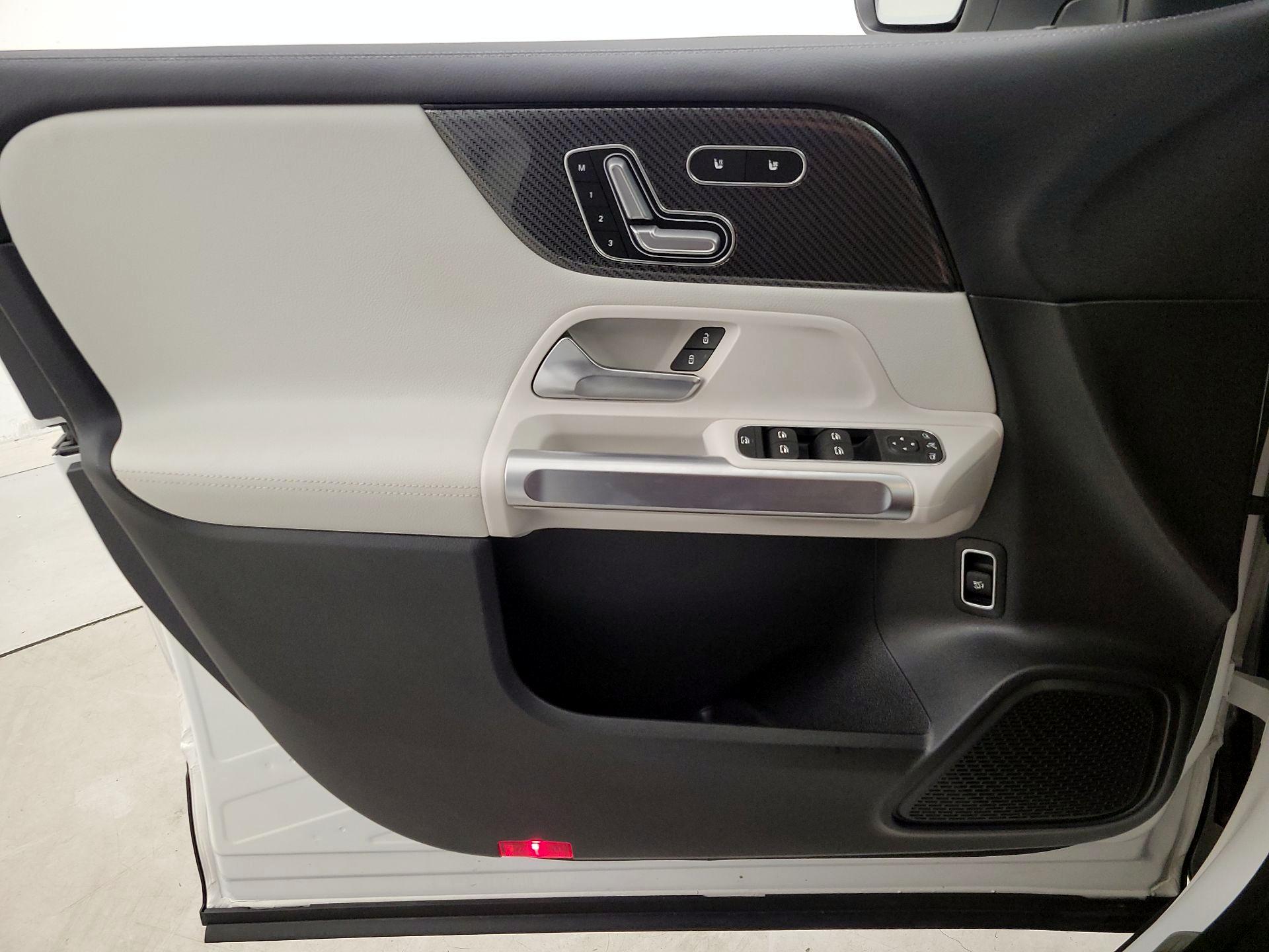 Thumbnail: 2021 Mercedes-Benz GLB - 12