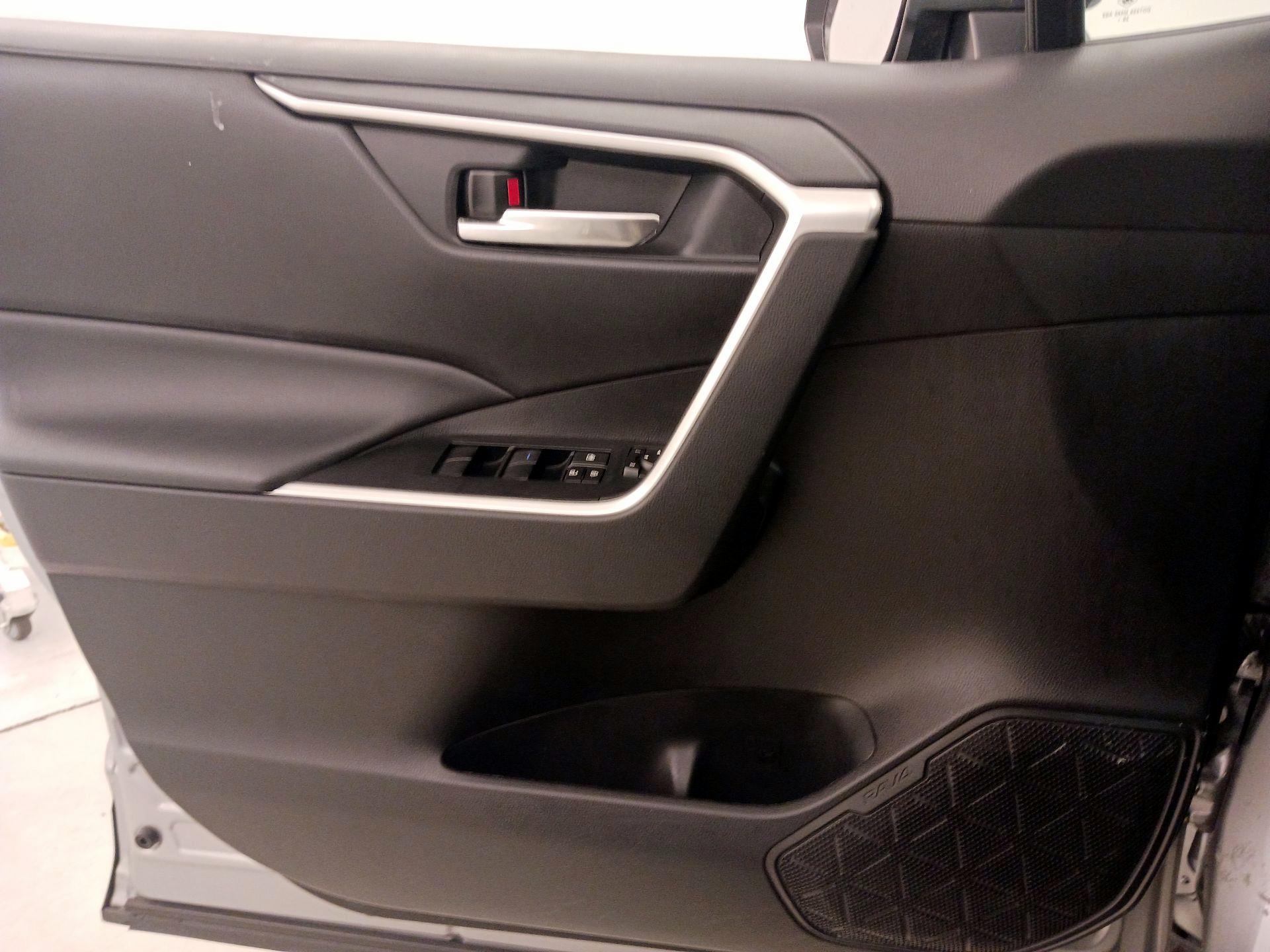 Thumbnail: 2021 Toyota RAV4 - 12