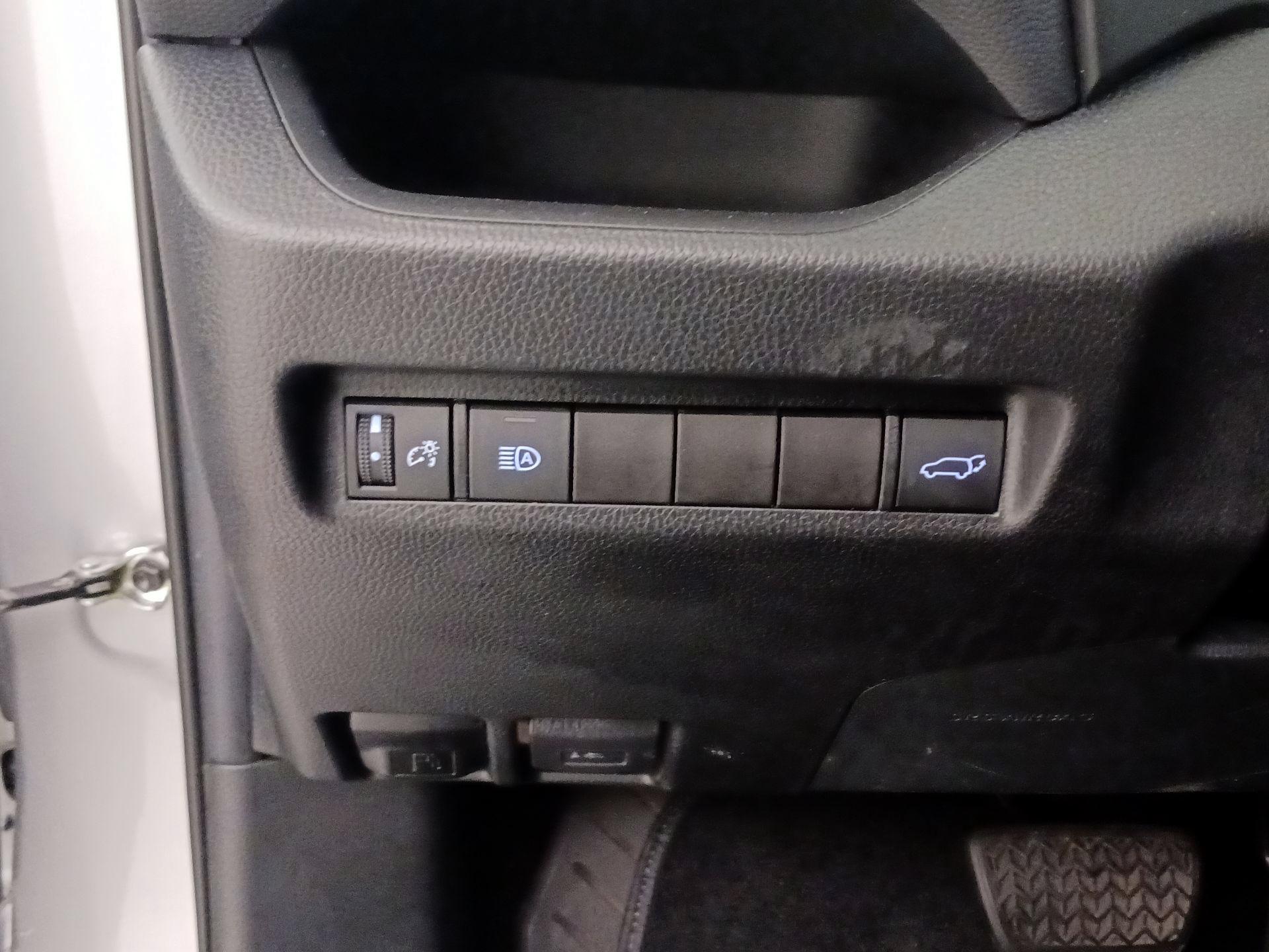 Thumbnail: 2021 Toyota RAV4 - 13