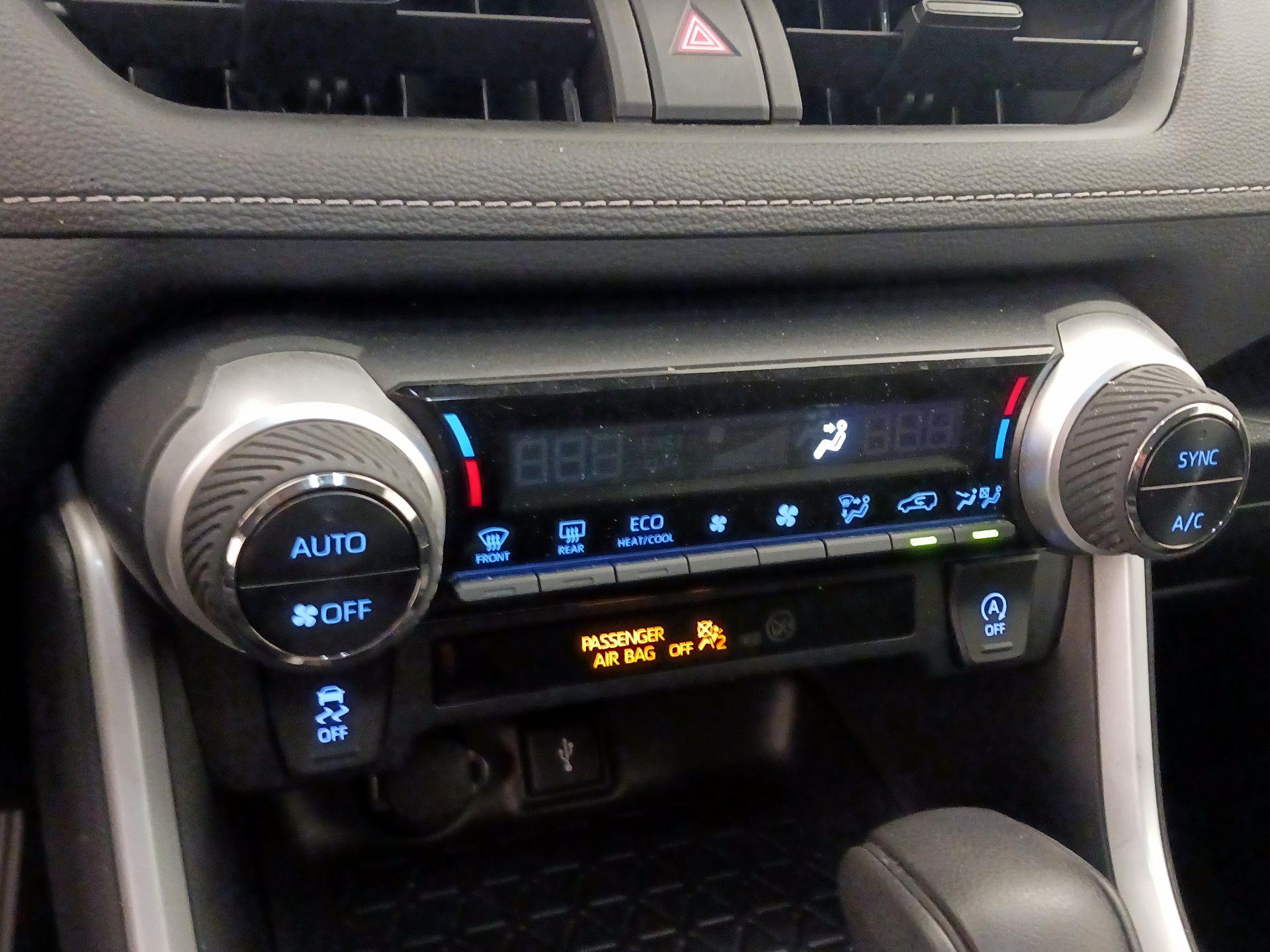 Thumbnail: 2021 Toyota RAV4 - 16