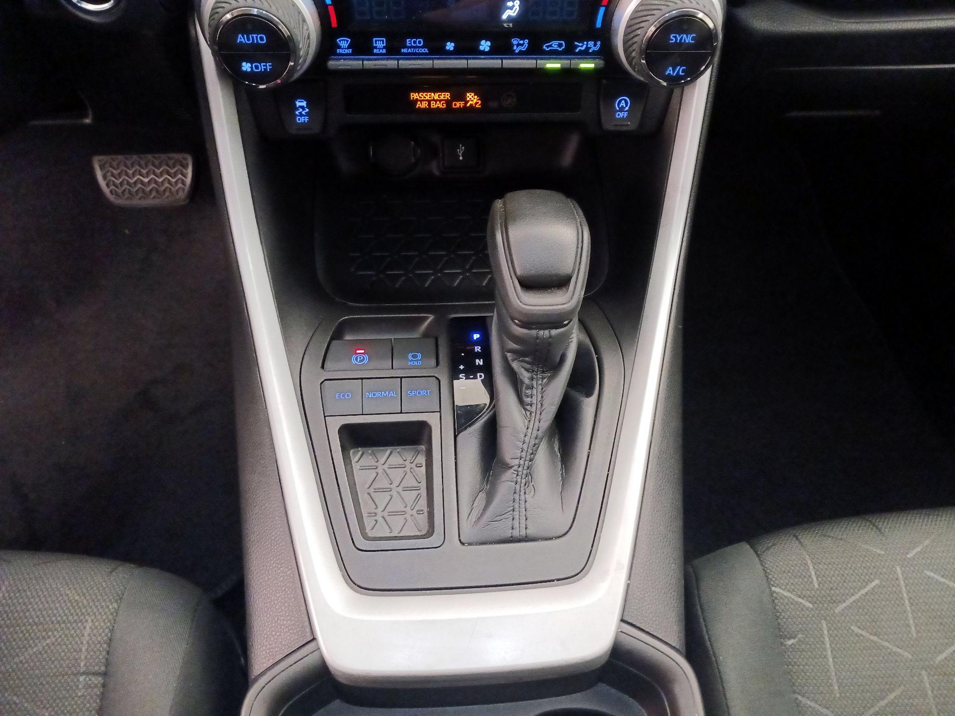 Thumbnail: 2021 Toyota RAV4 - 17