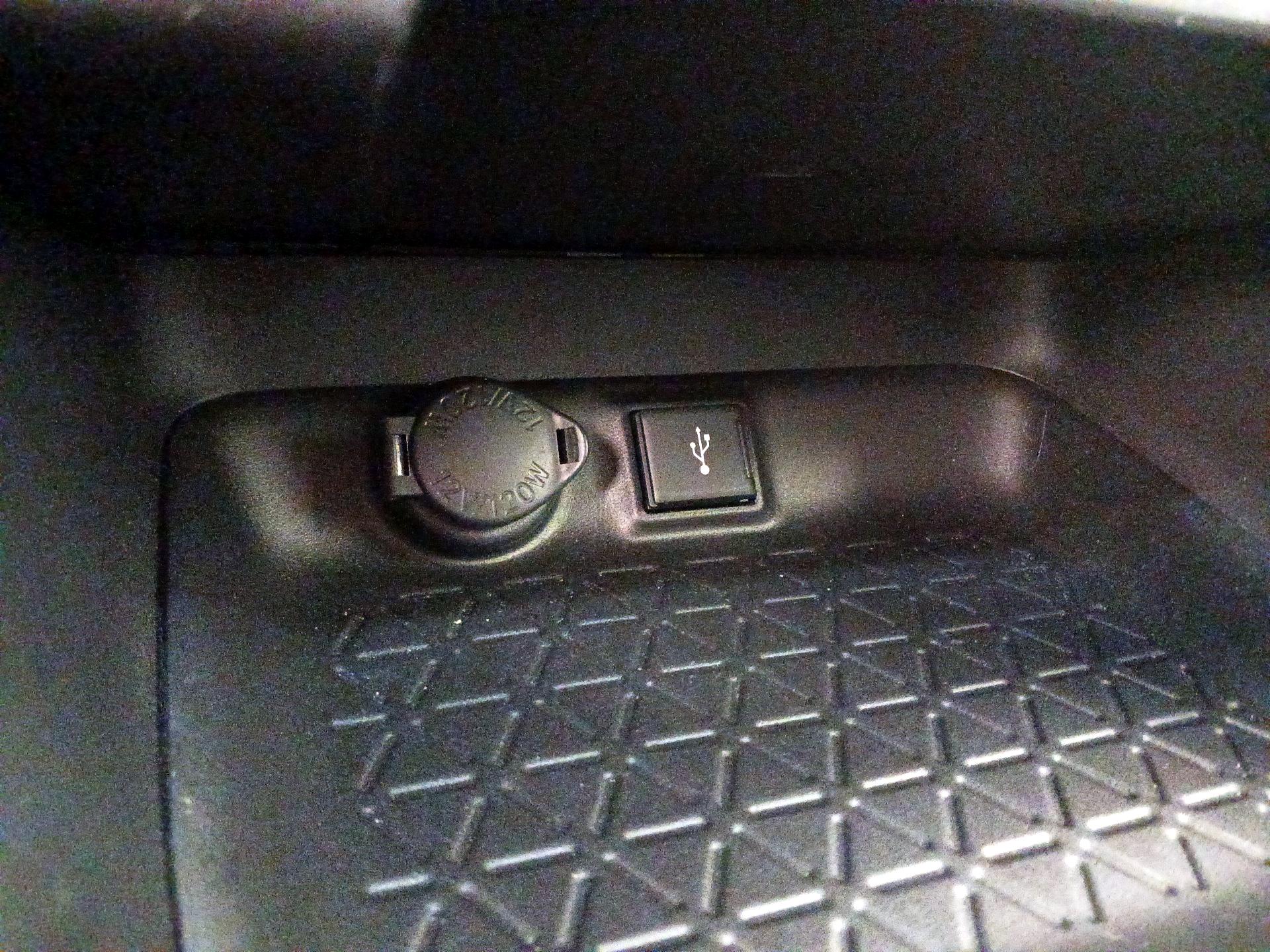 Thumbnail: 2021 Toyota RAV4 - 18