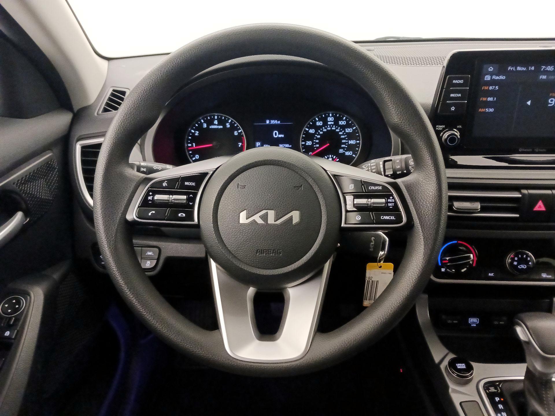 Thumbnail: 2023 Kia Seltos - 10