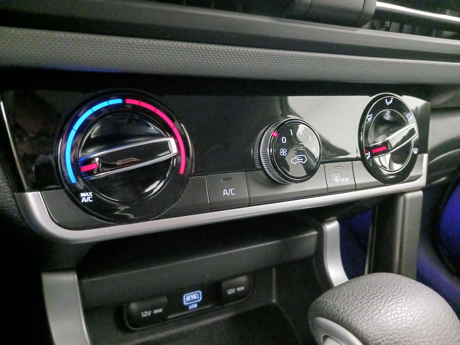 Thumbnail: 2023 Kia Seltos - 16