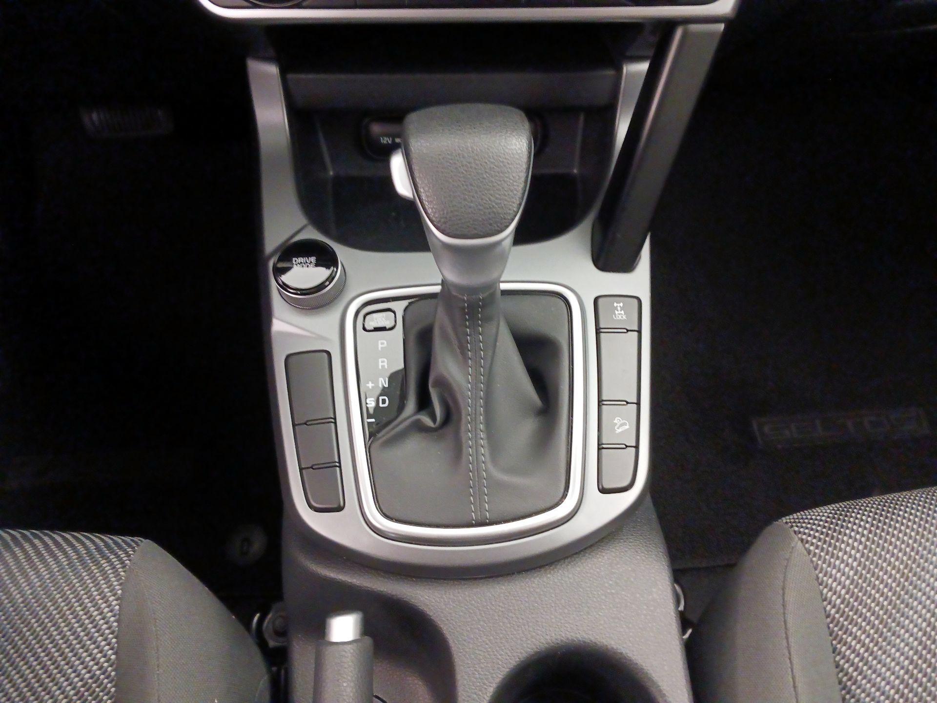 Thumbnail: 2023 Kia Seltos - 17