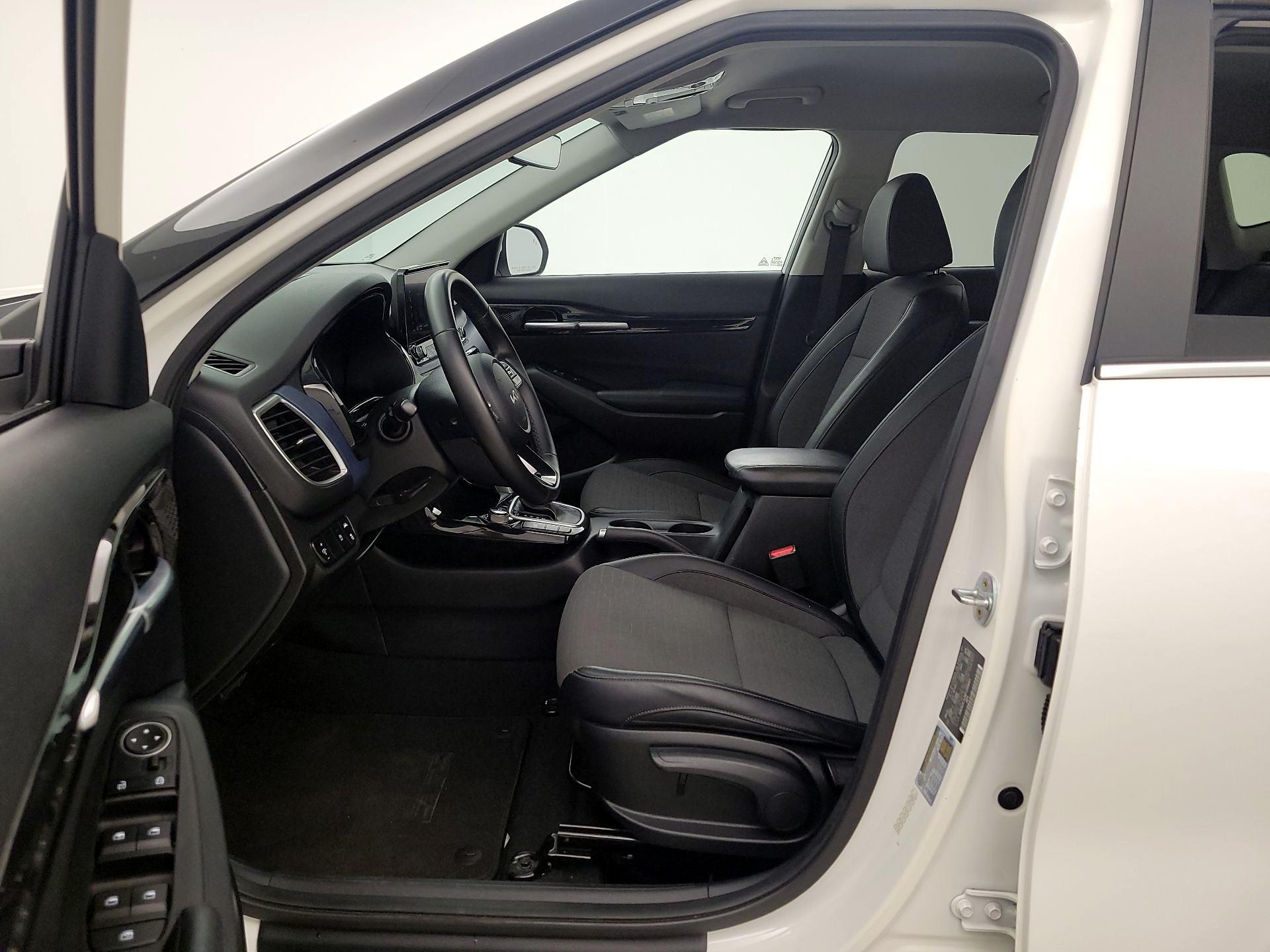 Thumbnail: 2023 Kia Seltos - 11